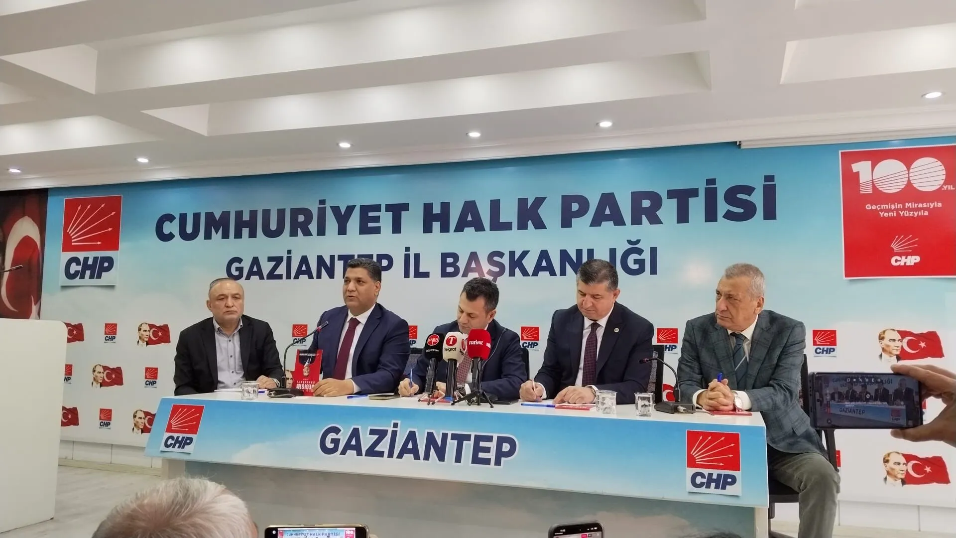 CHP’NİN OYLARIYLA SEÇİLİP İHANET EDEMEZSİN!