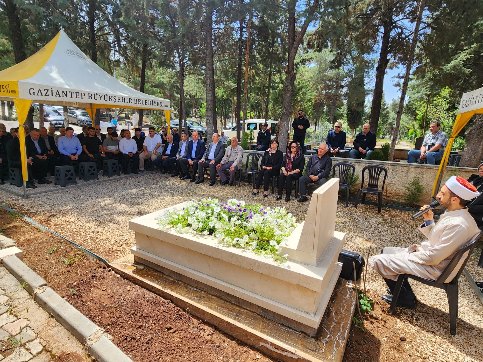 ÖNCÜ SANAYİCİ M. NACİ TOPÇUOĞLU, MEZARI BAŞINDA DUALARLA ANILDI…