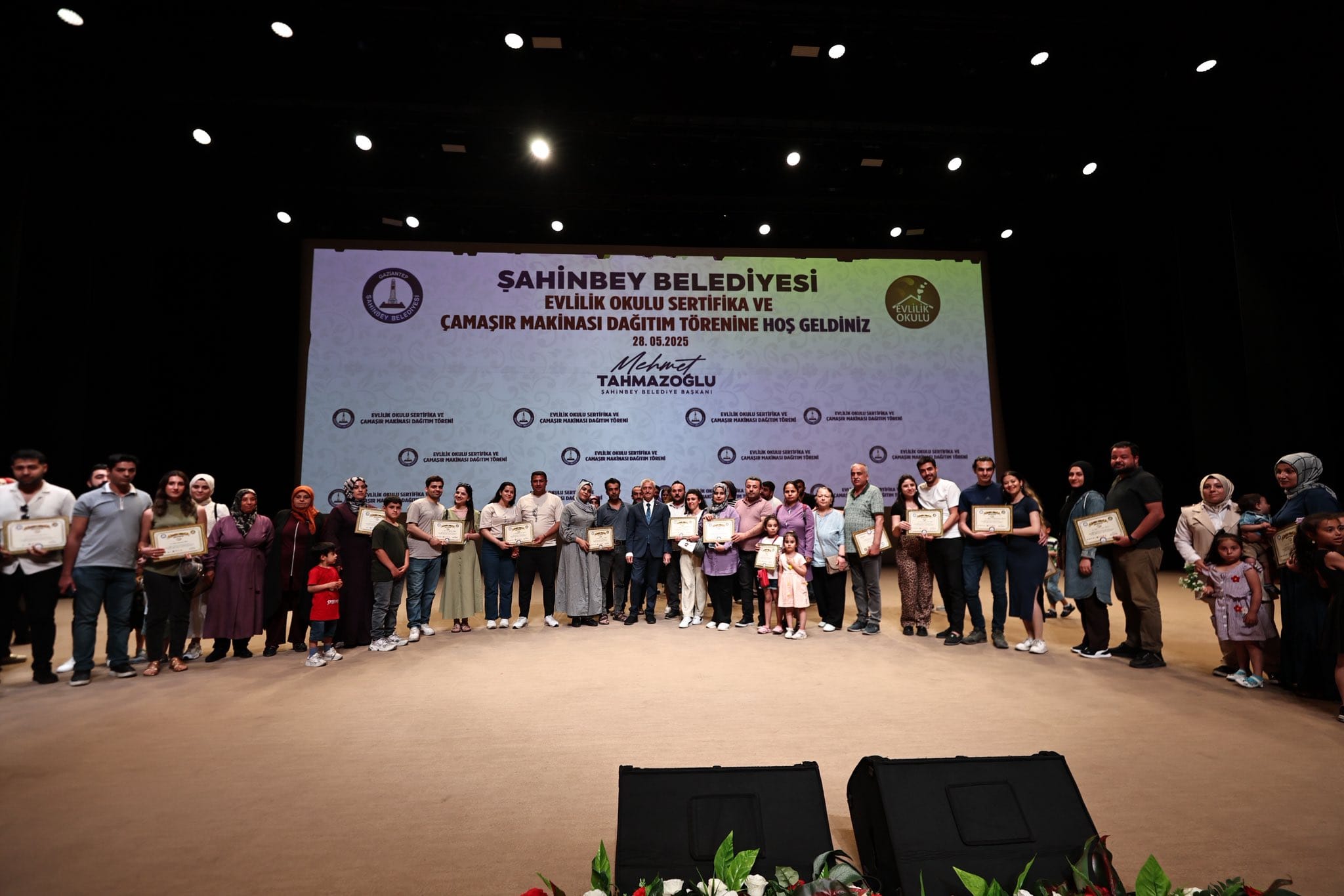 EVLİLİK OKULU’NDA EĞİTİM GÖREN 1.120 ÇİFT DAHA SERTİFİKASINI ALDI