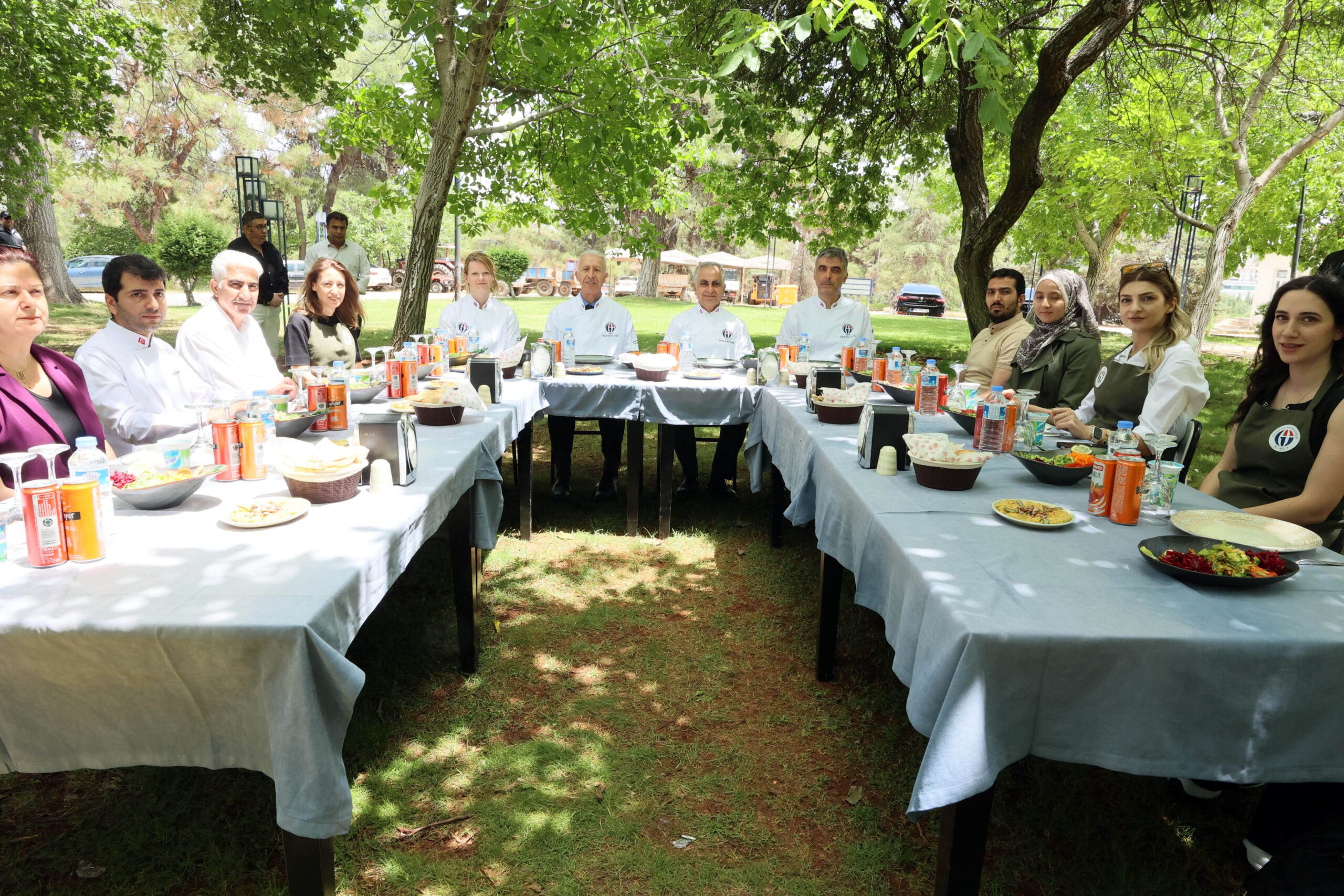 GAÜN REKTÖRÜ DOĞAN ULUSLARARASI ÖĞRENCİLERLE MUTFAKTA BULUŞTU