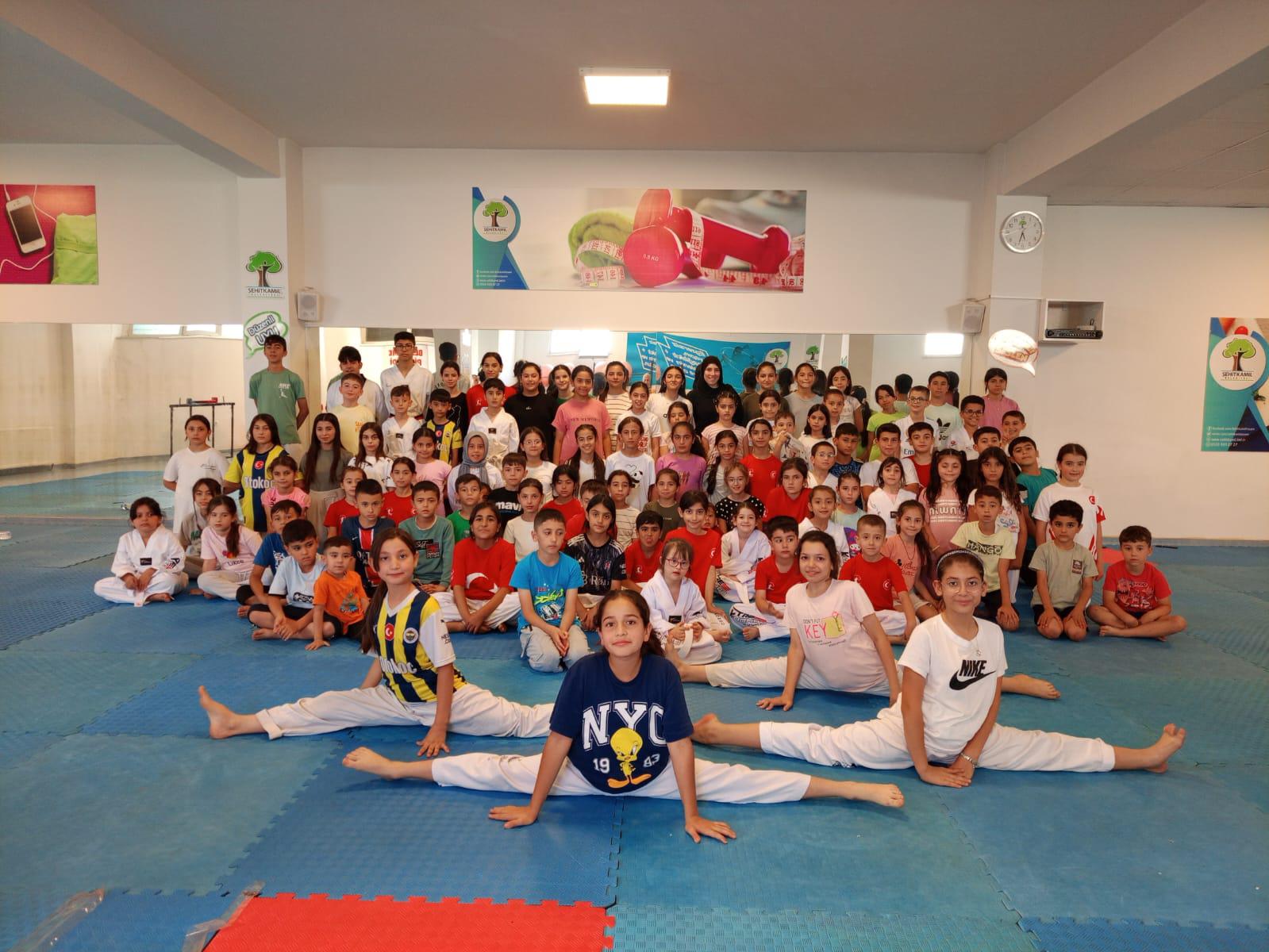 ŞEHİTKAMİL YAZ SPOR AKADEMİSİ BAŞLADI