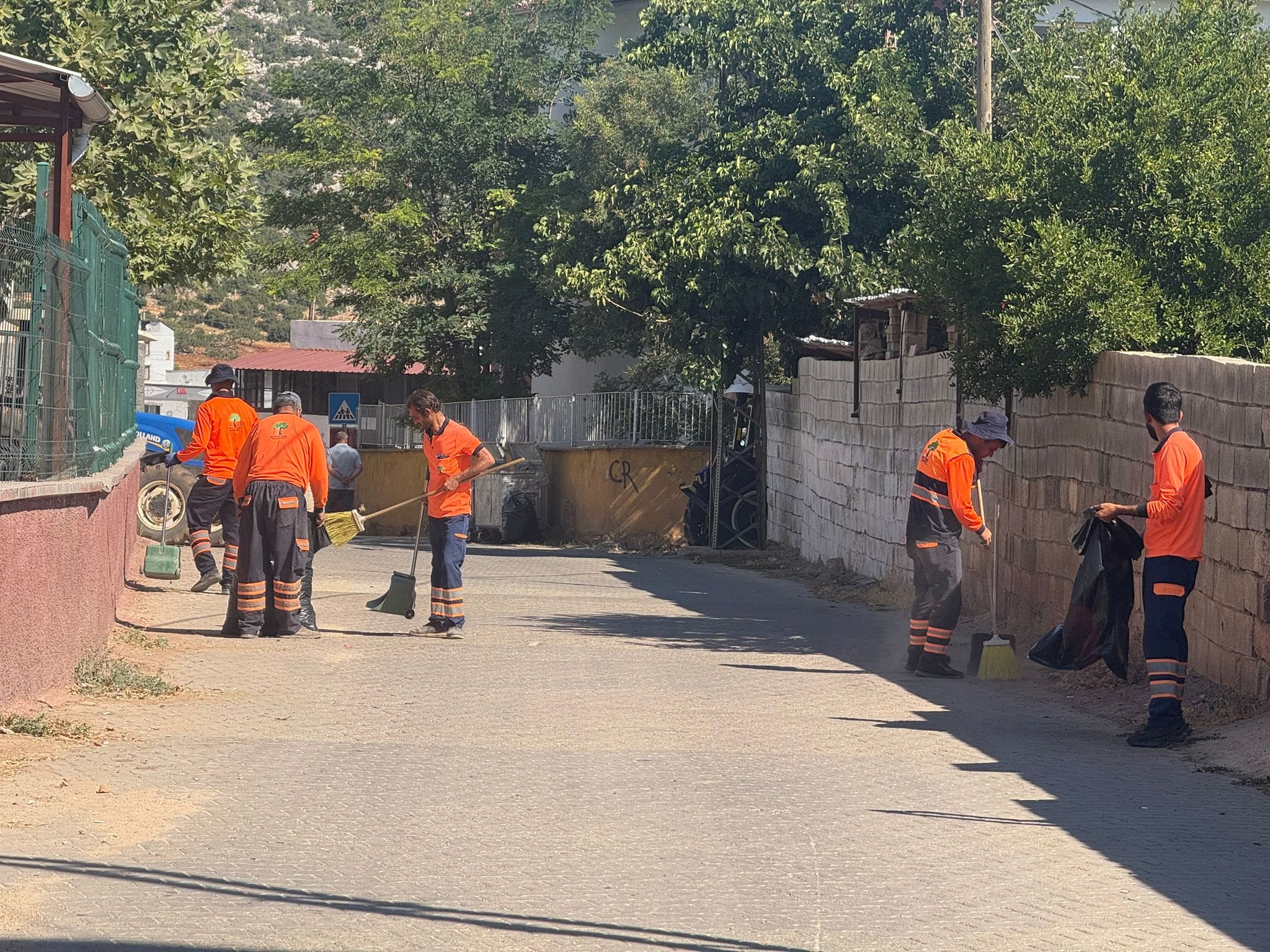 ŞEHİTKAMİL’DEN TEMİZLİK SEFERBERLİĞİ DEVAM EDİYOR