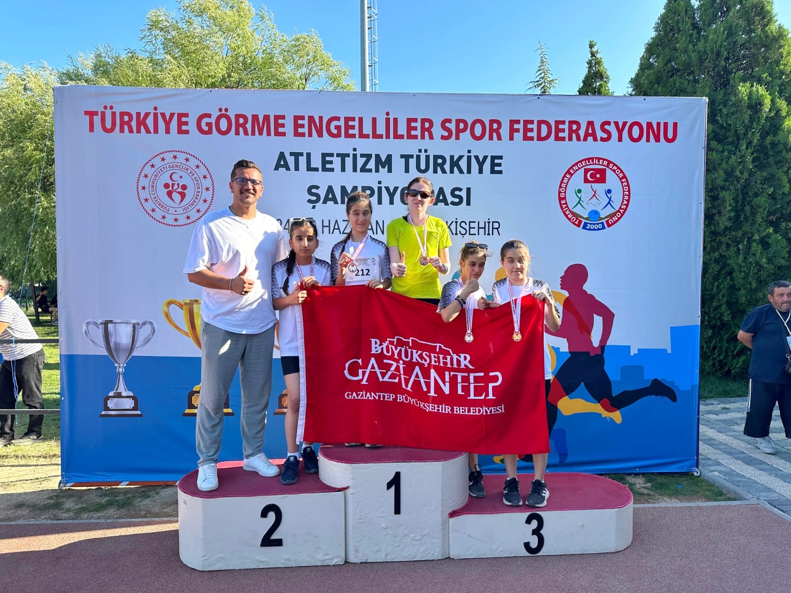 BÜYÜKŞEHİR BELEDİYE SPORCULARI BÜYÜK BAŞARIYA İMZA ATTI