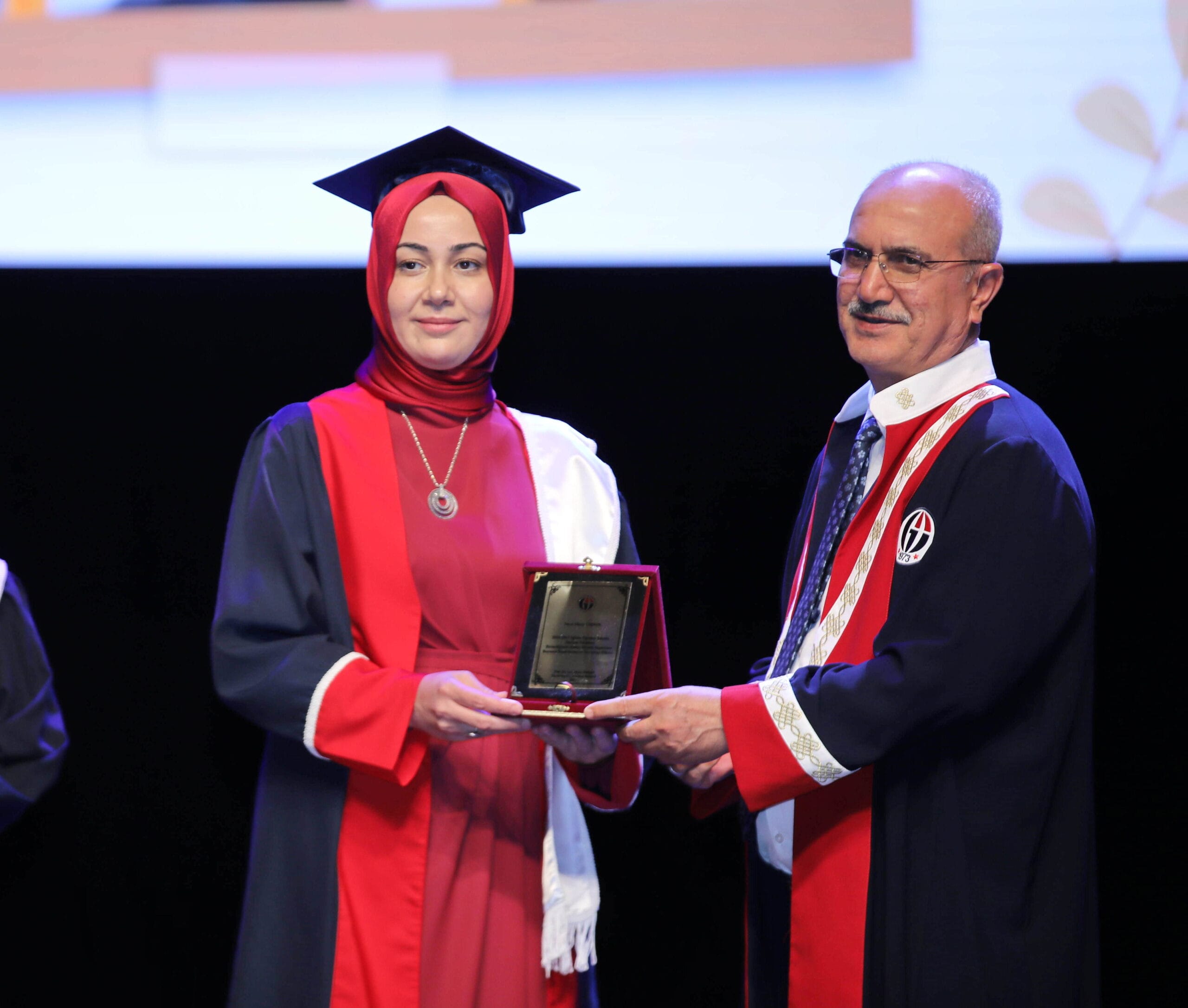 GAÜN İLAHİYAT FAKÜLTESİ’NDE MEZUNİYET SEVİNCİ