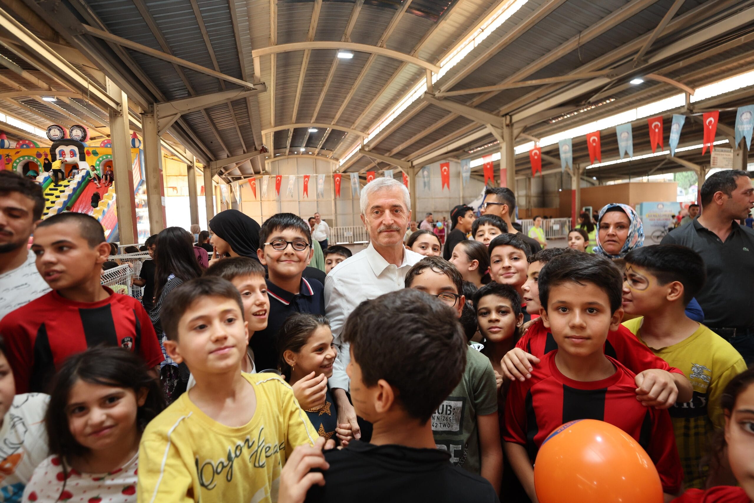 ŞAHİNBEY BELEDİYESİ MAHALLELERİ ŞENLENDİRİYOR