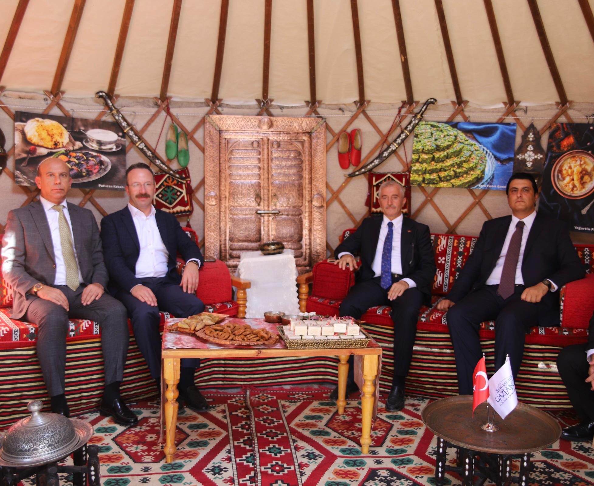 ŞEHİTKAMİL BELEDİYESİ AHLAT’TA YERİNİ ALDI