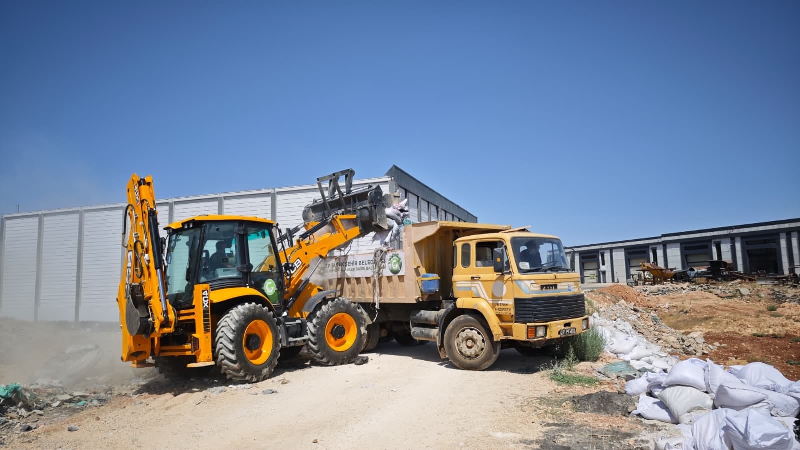 GAZİANTEP BÜYÜKŞEHİR, KÜSGET SANAYİ SİTESİ’NDE KAPSAMLI TEMİZLİK YAPTI 
