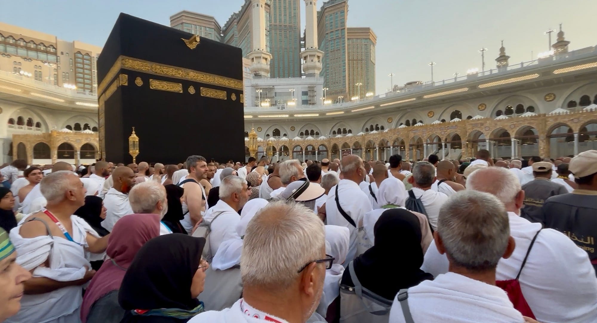 300 KİŞİLİK İLK KAFİLE UMRELERİNİ TAMAMLAYARAK YURDA DÖNDÜ 