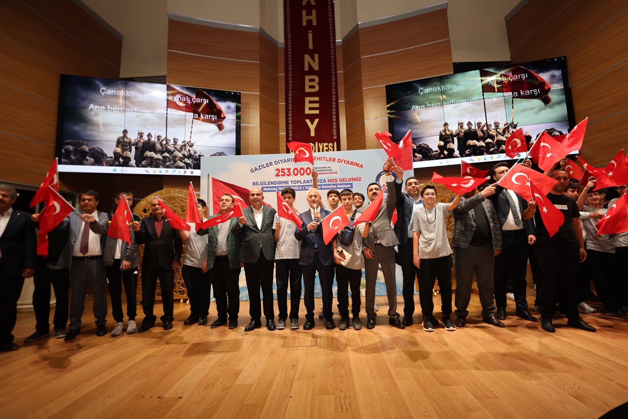 GAZİ TORUNLARI ÇANAKKALE’DE ECDAD İLE BULUŞUYOR 