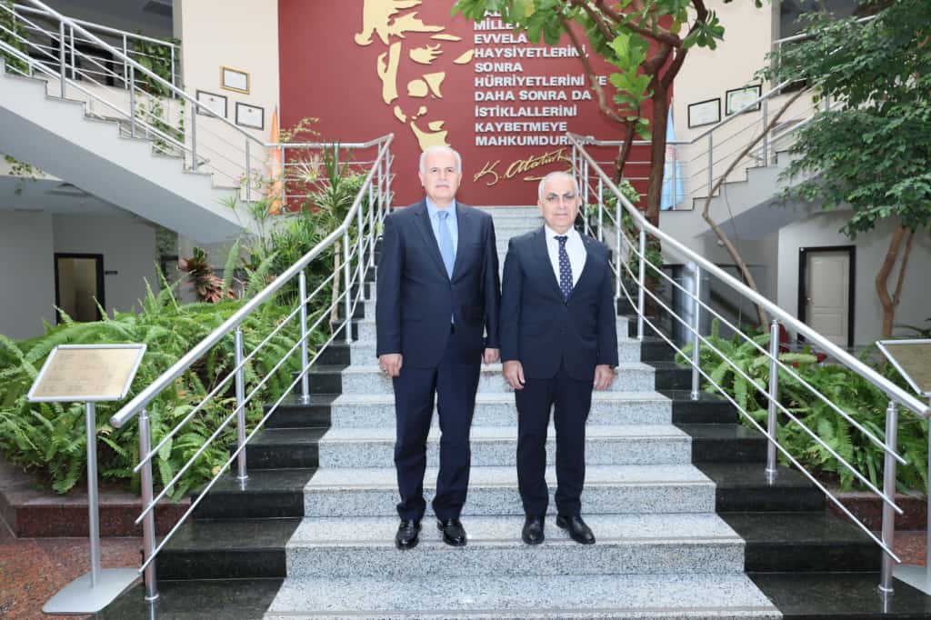 DİYANET İŞLERİ BAŞKAN YARDIMCILIĞI GÖREVİNE ATANAN HAZIRLAR, REKTÖR DOĞAN’I ZİYARET ETTİ