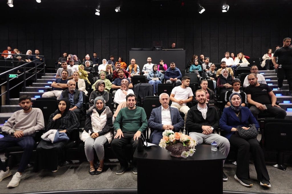 BAŞKAN TAHMAZOĞLU, EVLİLİK OKULU ÇİFTLERİYLE BULUŞTU