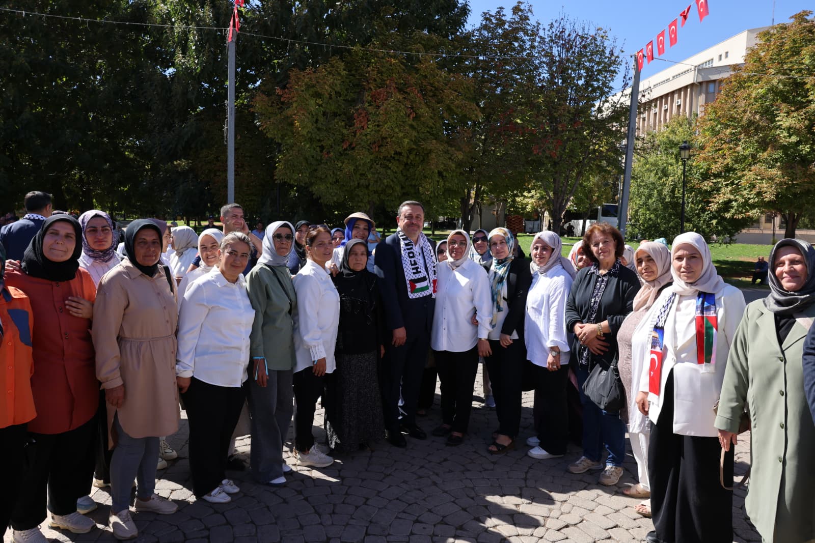 GAZİANTEP’TE “GAZZE İÇİN SESSİZ ÇIĞLIK” MEYDANLARDA YANKILANDI