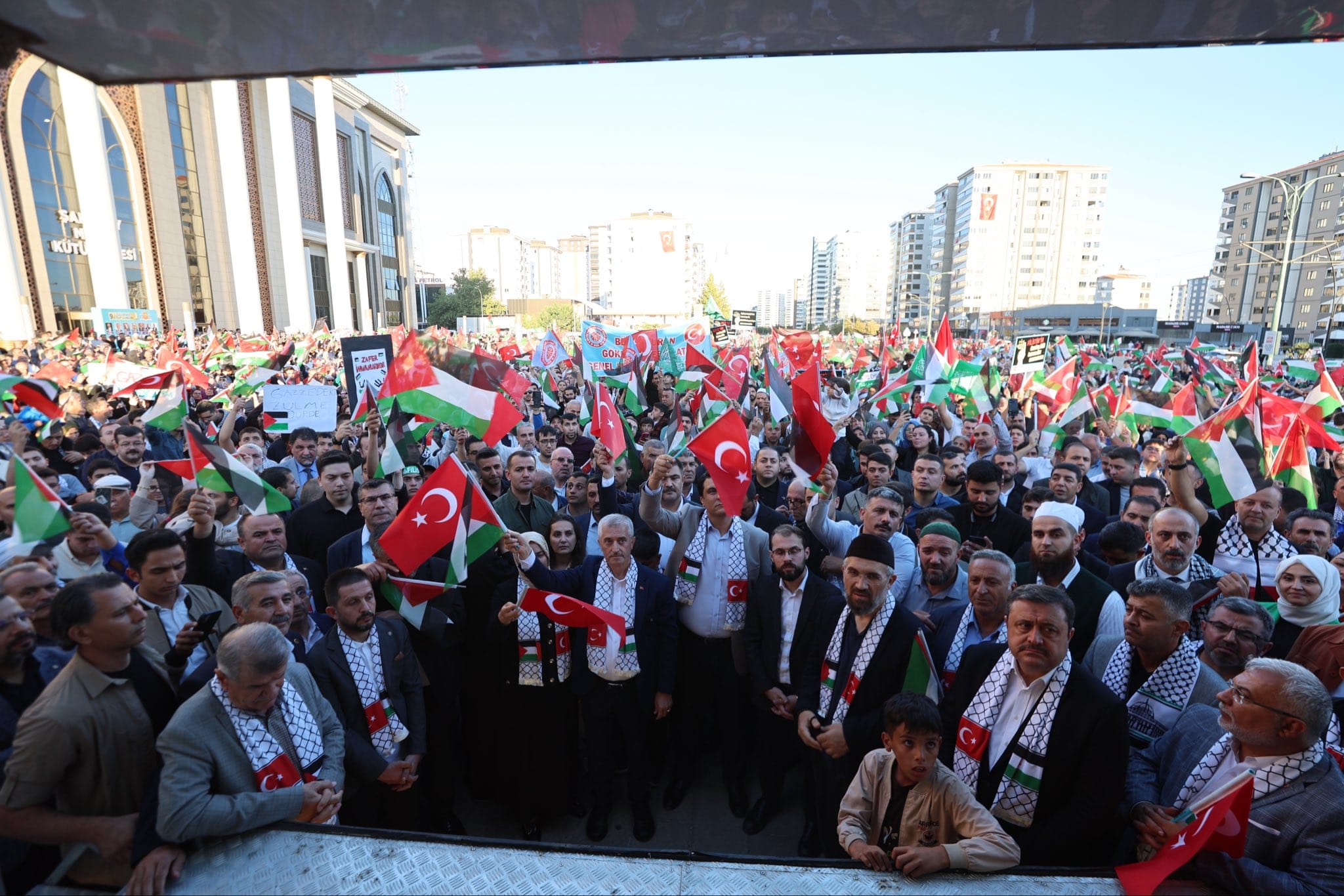 ŞAHİNBEY BELEDİYESİ’NDEN FİLİSTİN’E ANLAMLI DESTEK YÜRÜYÜŞÜ