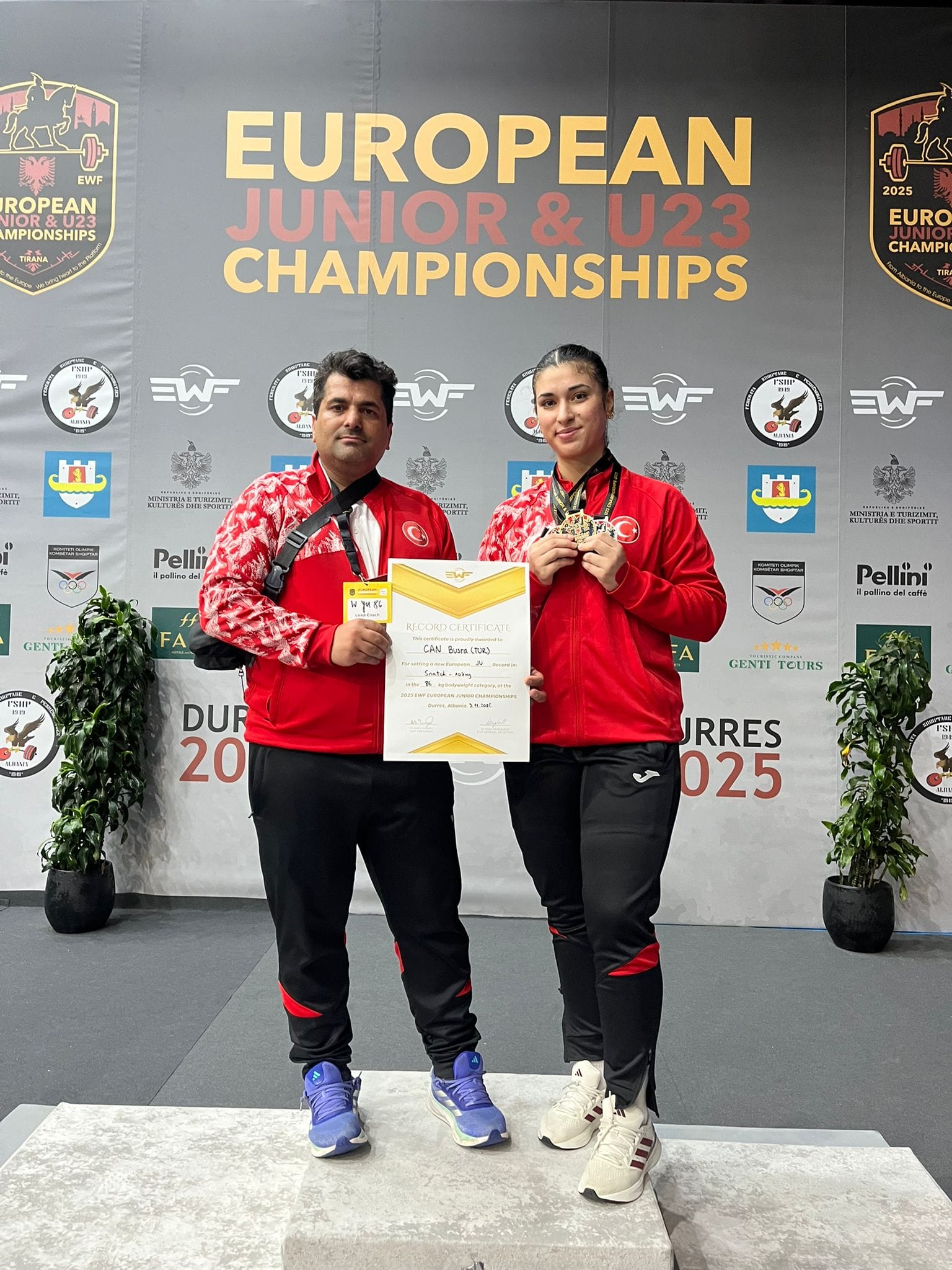 GAÜN’LÜ SPORCU BÜŞRA ÇAN’DAN AVRUPA REKORU VE ÇİFTE MADALYA