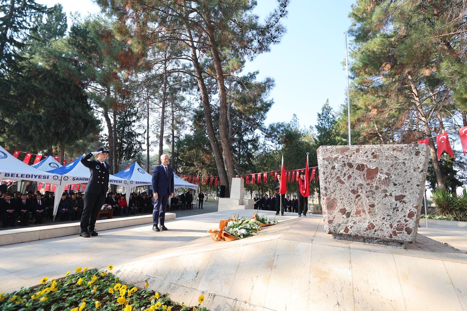 BAŞKAN TAHMAZOĞLU DESTANSI MÜCADELENİN KAHRAMANLARINI ANDI