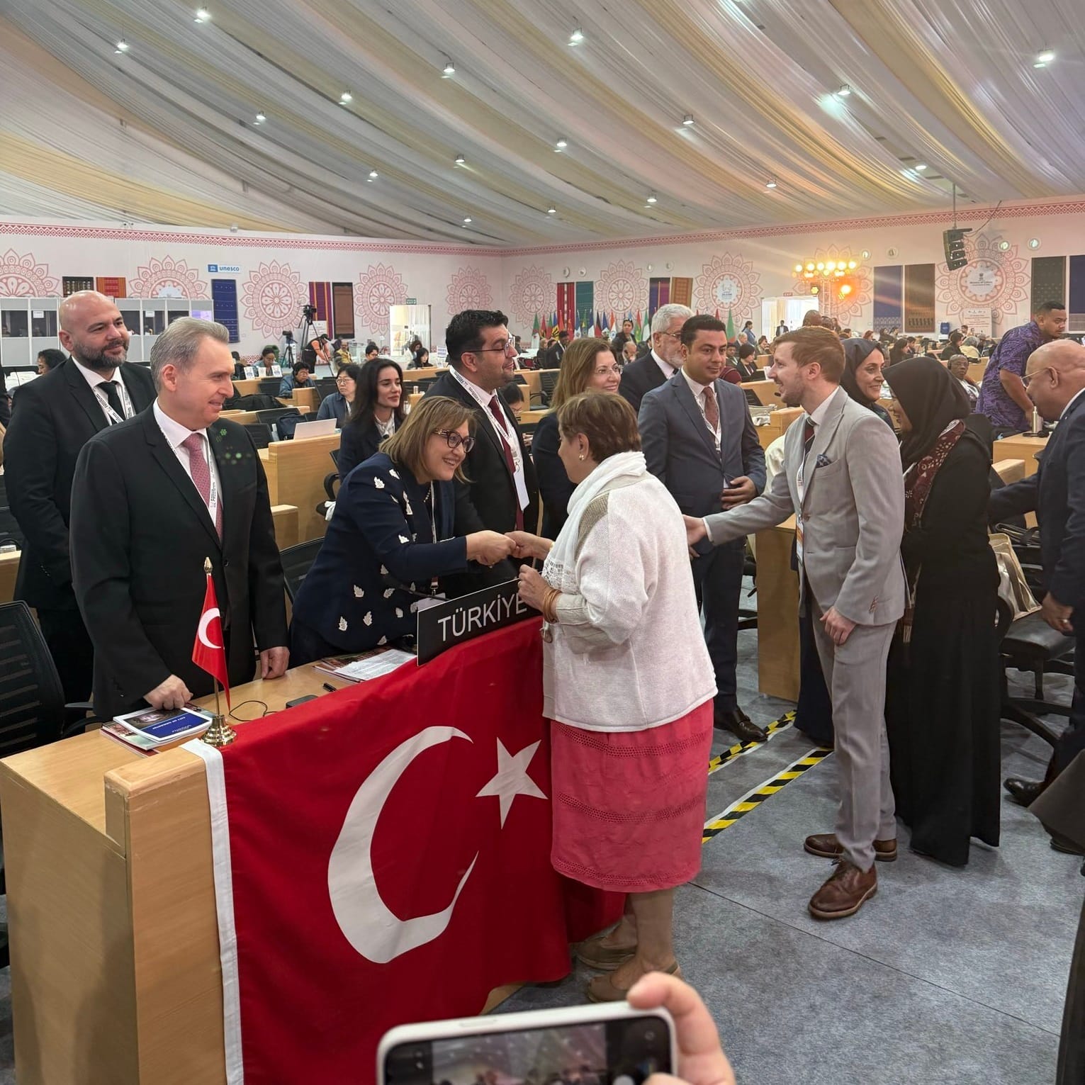 BAŞKAN ŞAHİN’İN GİRİŞİMİYLE EL EMEĞİ GÖZ NURU ANTEP İŞİ NAKIŞI UNESCO TARAFINDAN TESCİLLENDİ