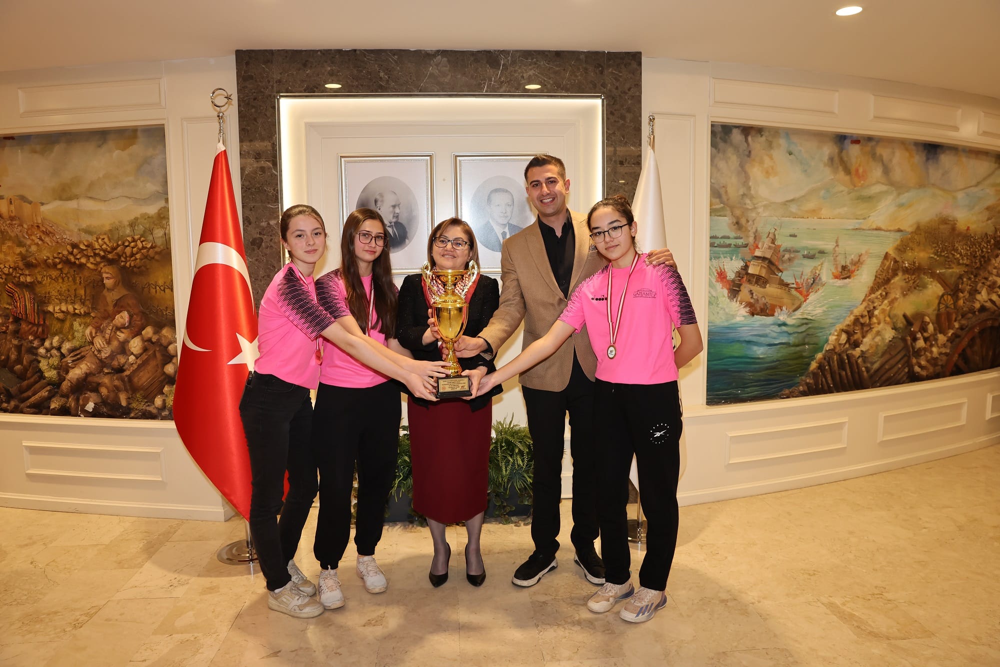 SPOR ŞEHRİ GAZİANTEP’İN ŞAMPİYONLARINDAN BAŞKAN ŞAHİN’E ZİYARET 