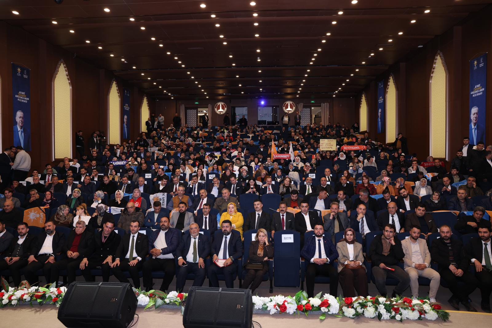 AK PARTİ GENEL SEKRETERİ EYYÜP KADİR İNAN GAZİANTEP’TE TEŞKİLATLA BULUŞTU