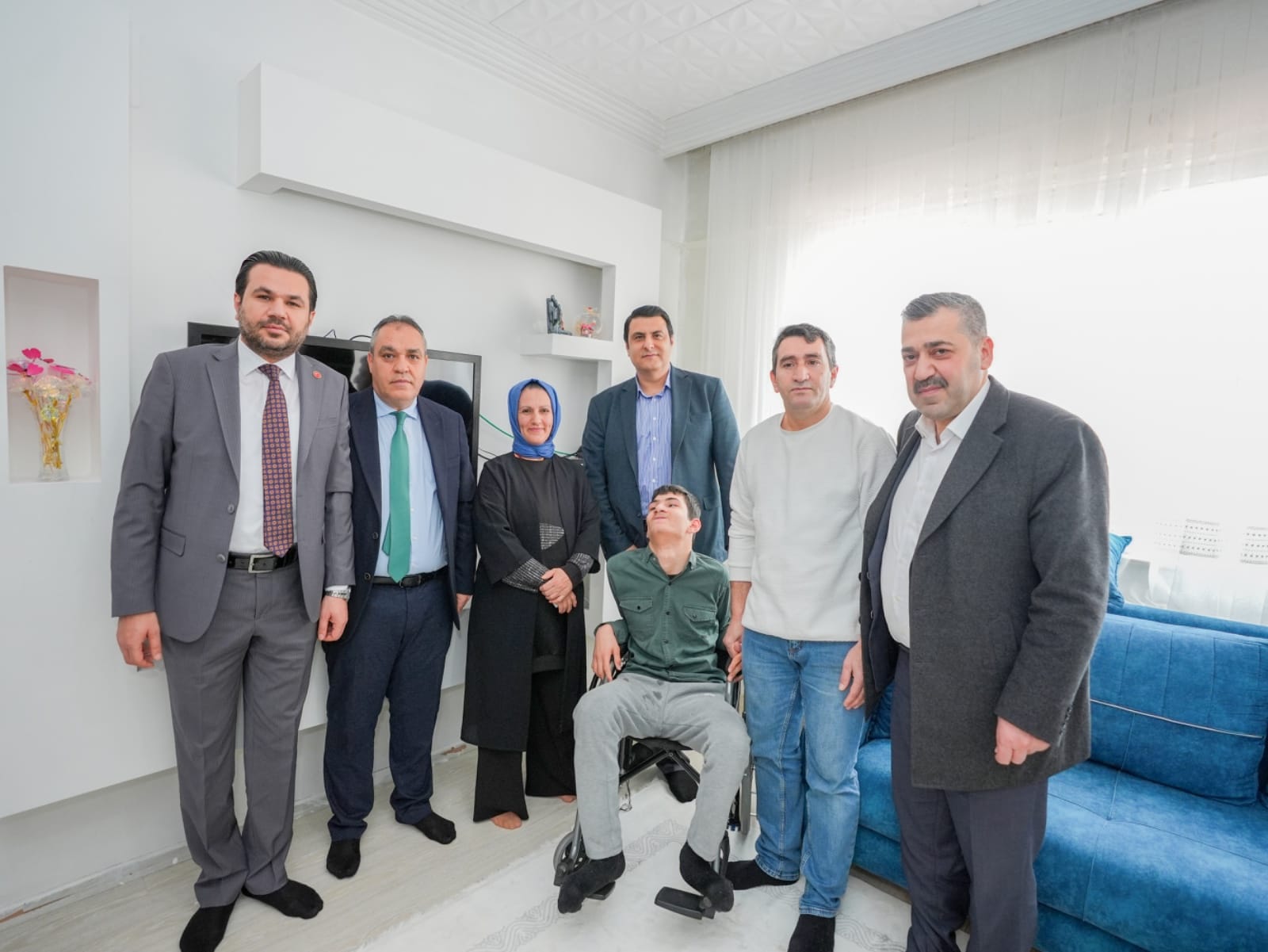 ŞEHİTKAMİL’DEN İHTİYAÇ SAHİPLERİNE TEKERLEKLİ SANDALYE
