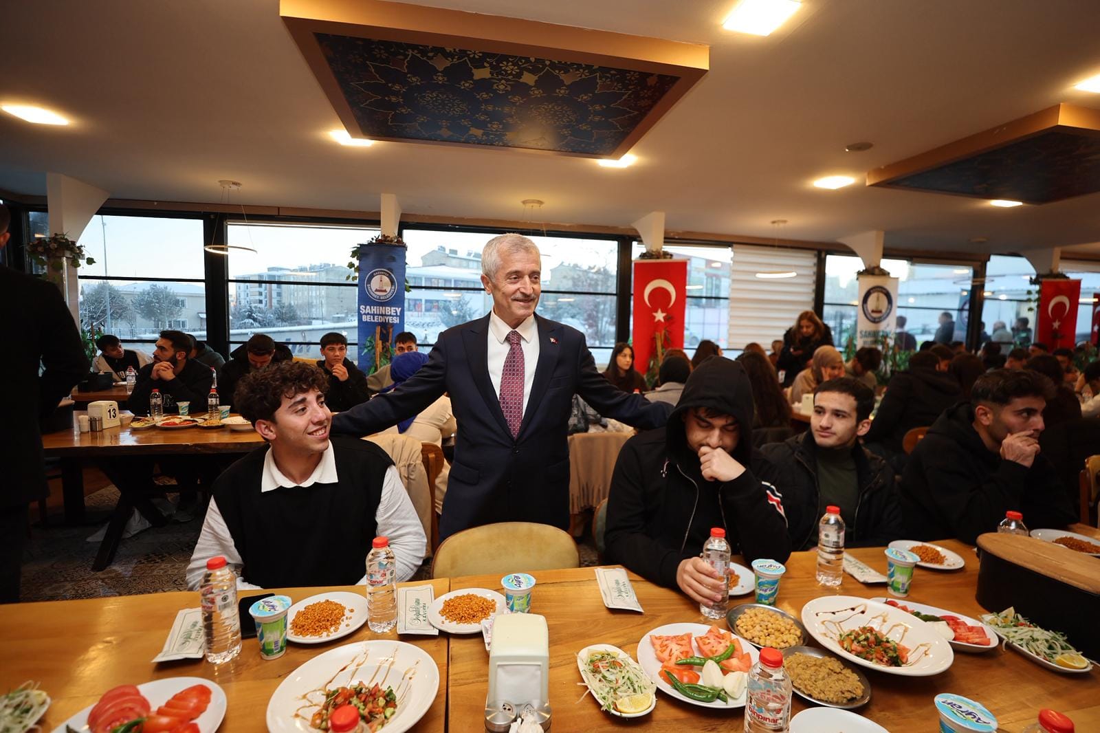 BAŞKAN TAHMAZOĞLU ŞAHİNBEYLİ ÖĞRENCİLERLE BİNGÖL VE ERZURUM’DA BULUŞTU