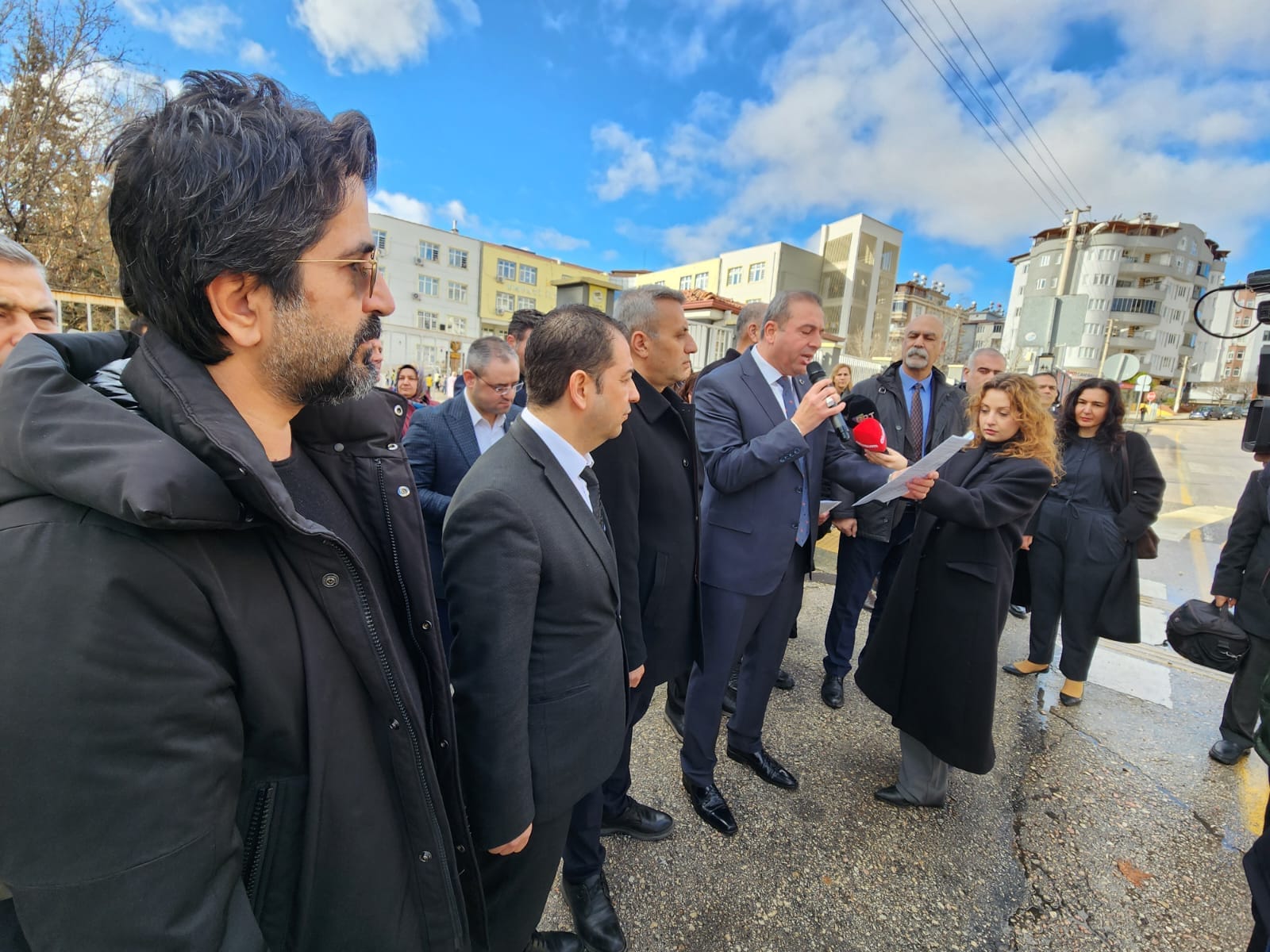 Eğitim Camiası Öğretmene Saldırıyı Kınamak İçin Kenetlendi