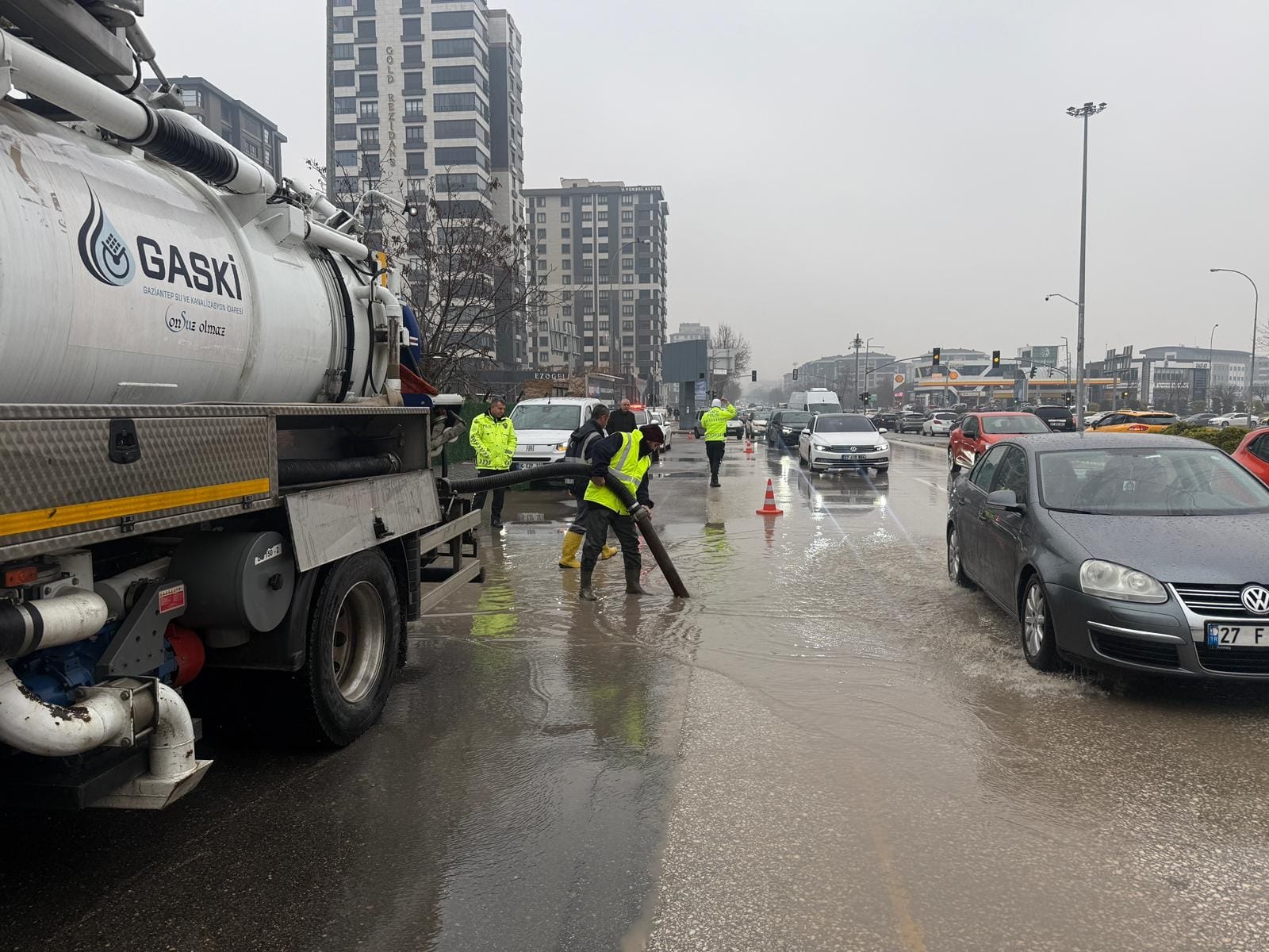 GAZİANTEP BÜYÜKŞEHİR, SAĞANAK YAĞIŞTA TAM KADRO SAHADA!