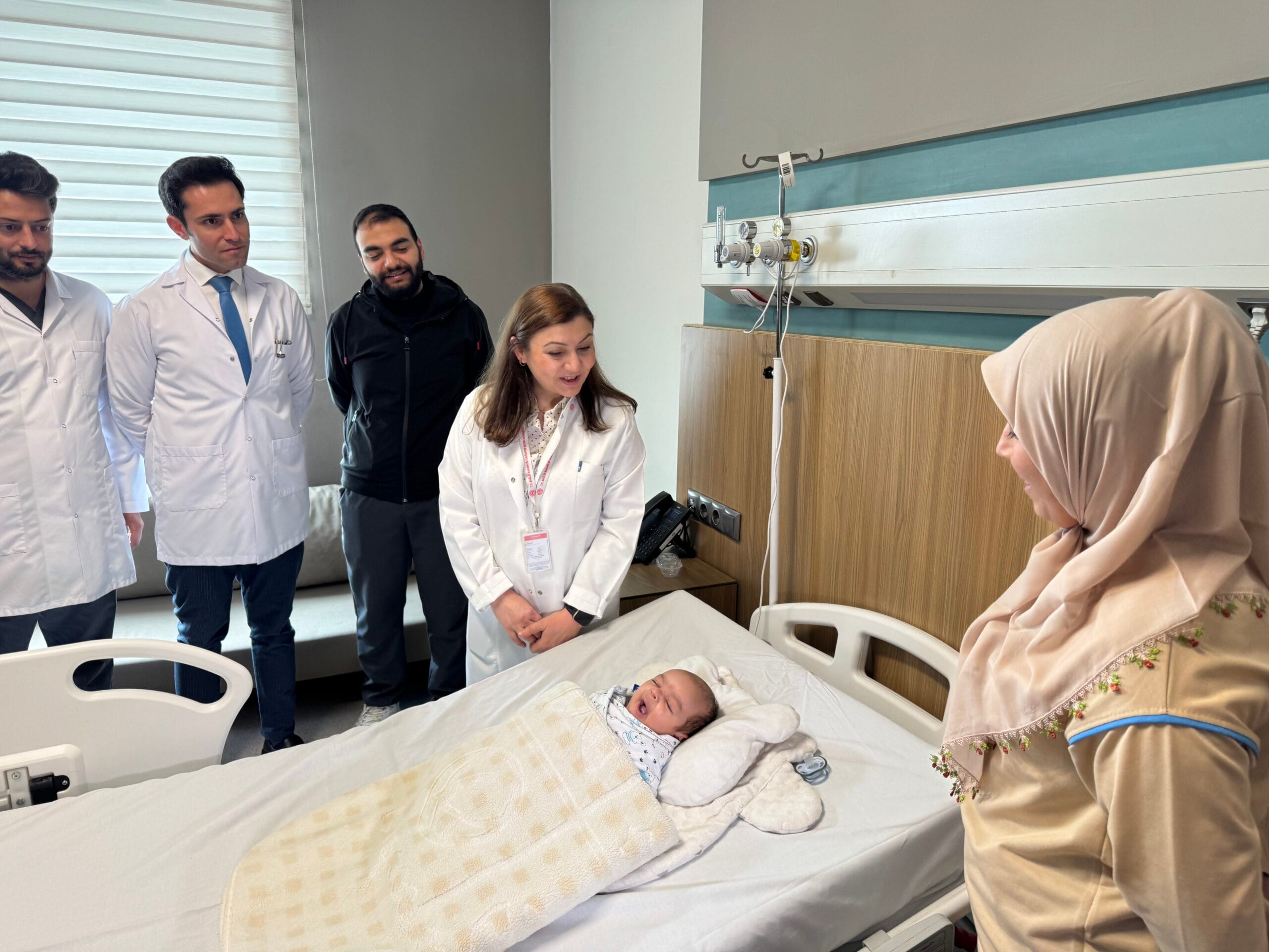 Gaziantep Şehir Hastanesi 1,5 Aylık Bebeğe Dev Tümör Ameliyatı