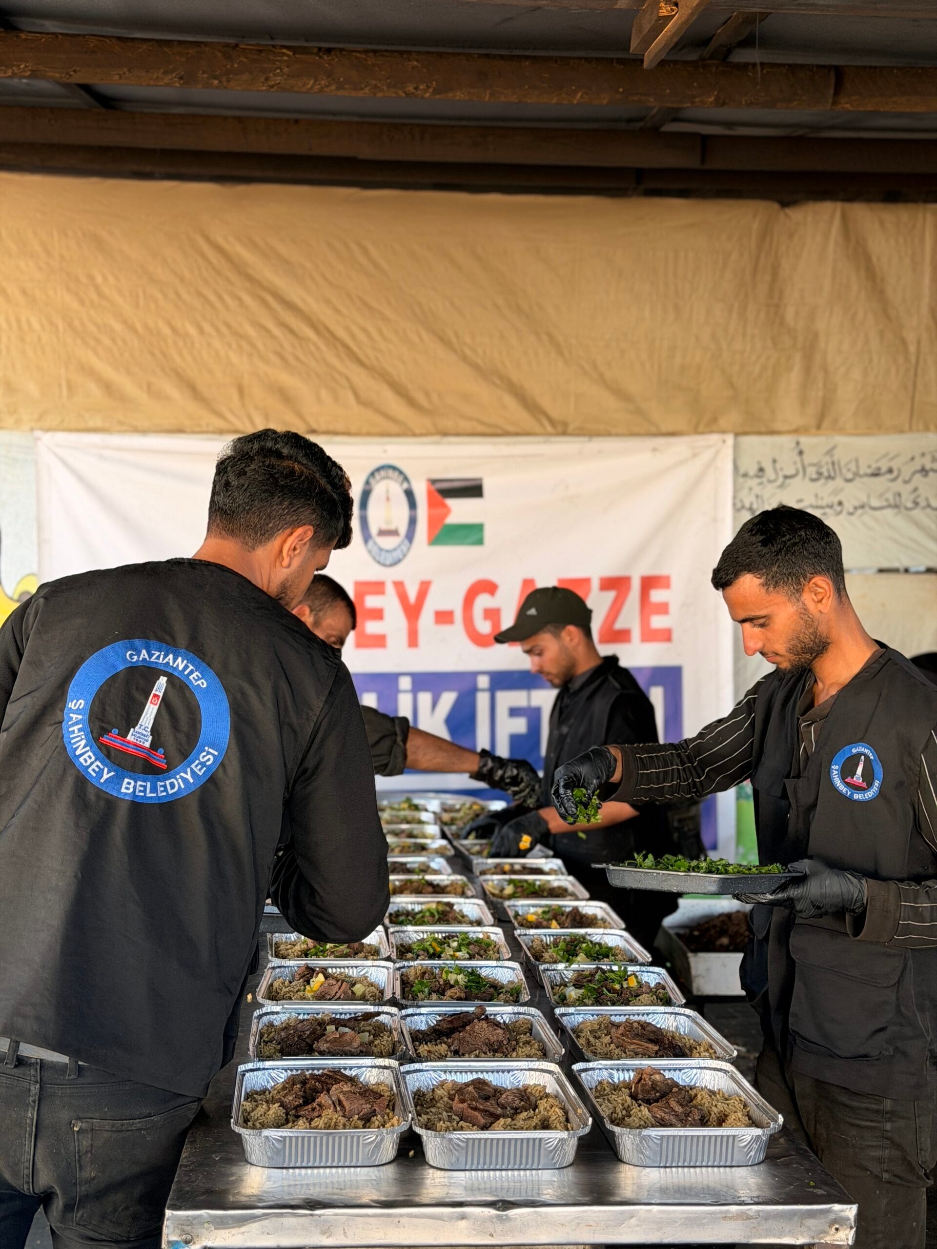 ŞAHİNBEY BELEDİYESİ’NDEN GAZZE’DE KARDEŞLİK İFTARI 