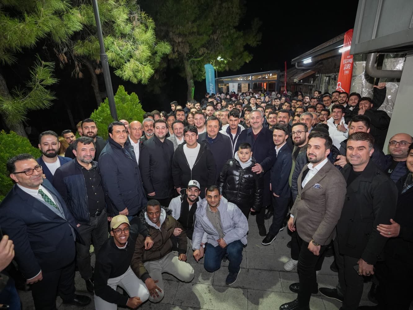 BAŞKAN YILMAZ TÜGVA’LI GENÇLERLE SAHURDA BULUŞTU