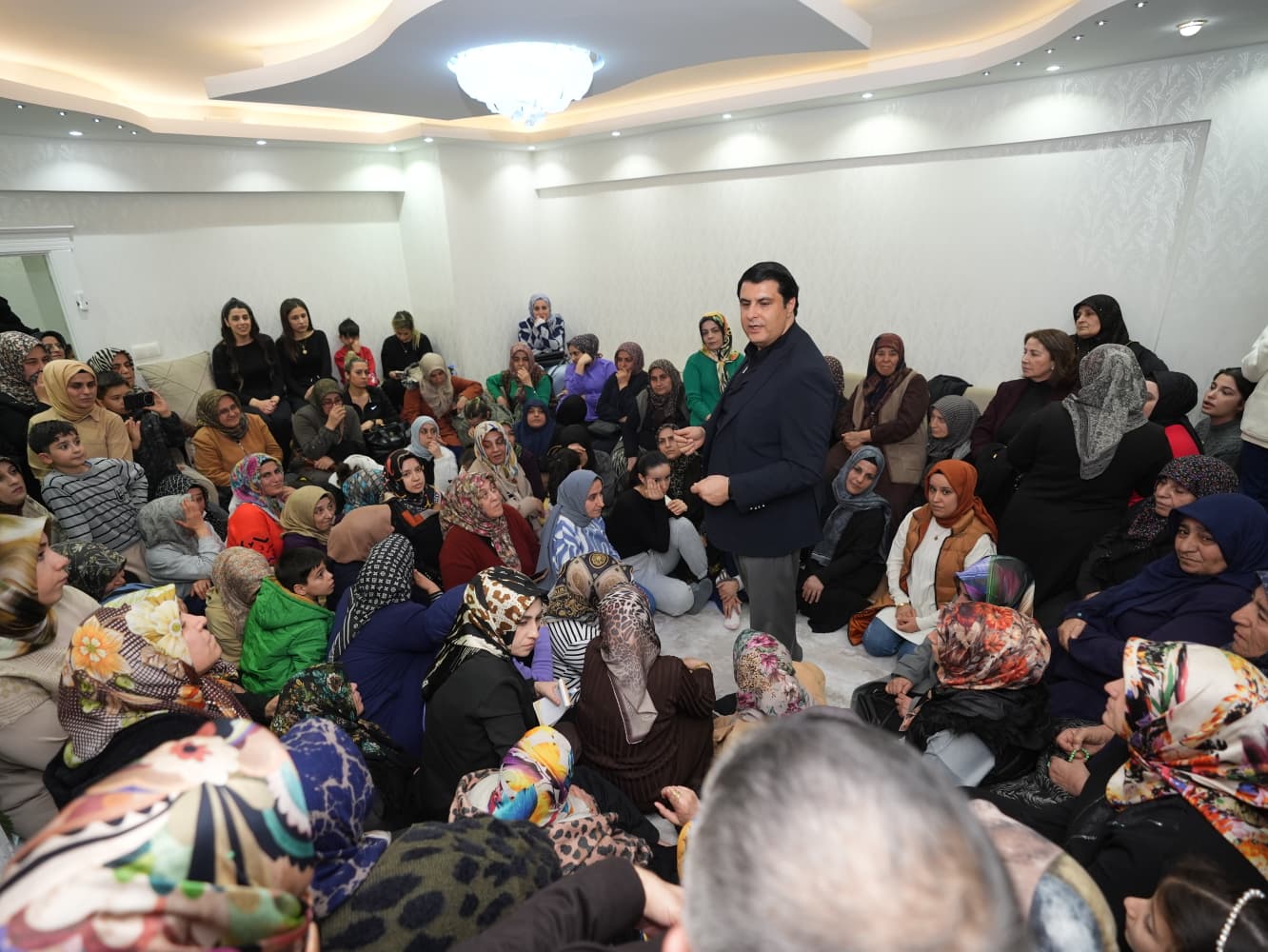 BAŞKAN YILMAZ’A MİTİNG GİBİ KARŞILAMA