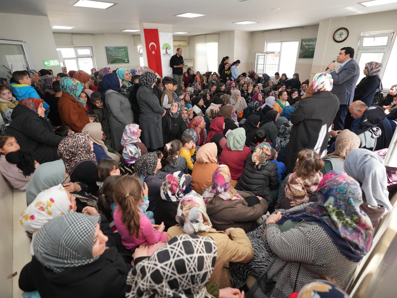 BAŞKAN YILMAZ’DAN EYÜPSULTAN’DA GÖNÜLLERE DOKUNAN BULUŞMA