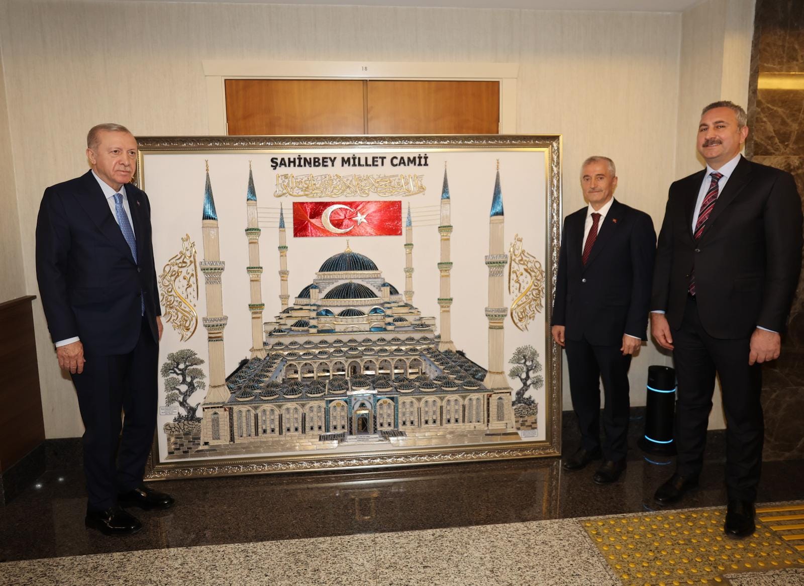 CUMHURBAŞKANI ERDOĞAN’A BAŞKAN TAHMAZOĞLU’NDAN ANLAMLI HEDİYE