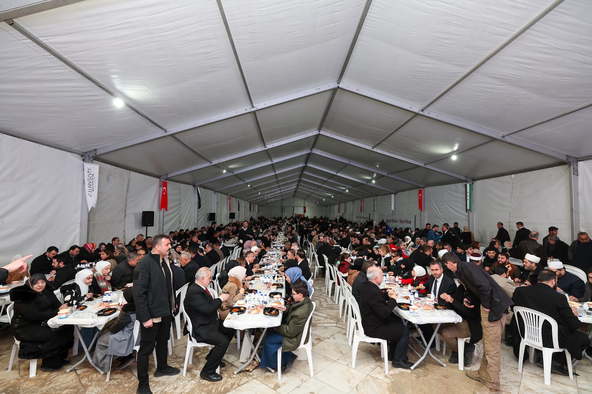 GAZİANTEP BÜYÜKŞEHİR’DEN HALEP’TE 10 BİN KİŞİLİK İFTAR!
