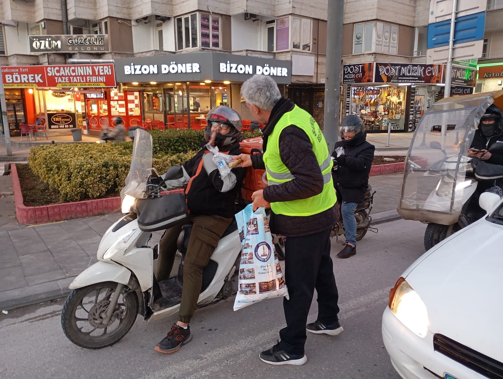 ŞAHİNBEY BELEDİYESİ’NDEN “İFTARA 5 KALA” İLE GÖNÜLLERE DOKUNAN HİZMET