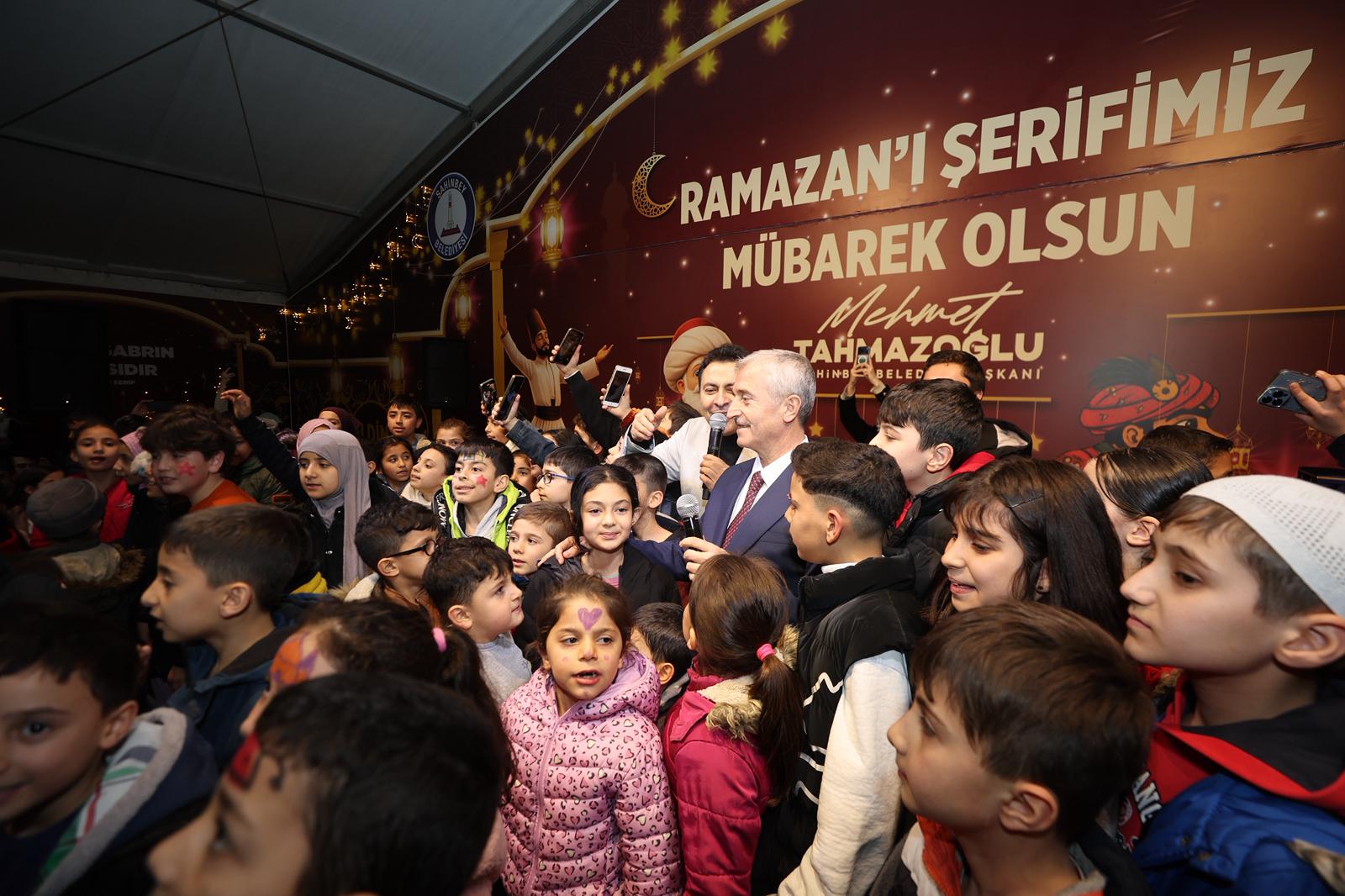 ŞAHİNBEY BELEDİYESİ RAMAZAN ETKİNLİKLERİYLE GÖNÜLLERİ ISITIYOR