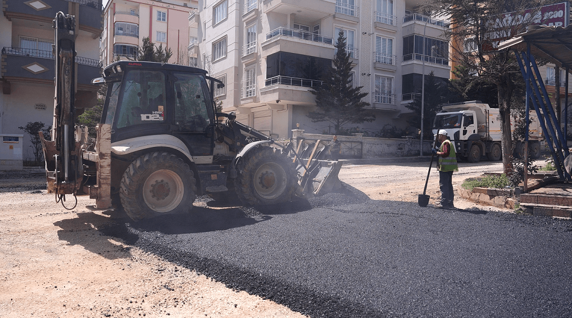 ŞEHİTKAMİL’DE ASFALT ÇALIŞMALAR HIZ KAZANDI