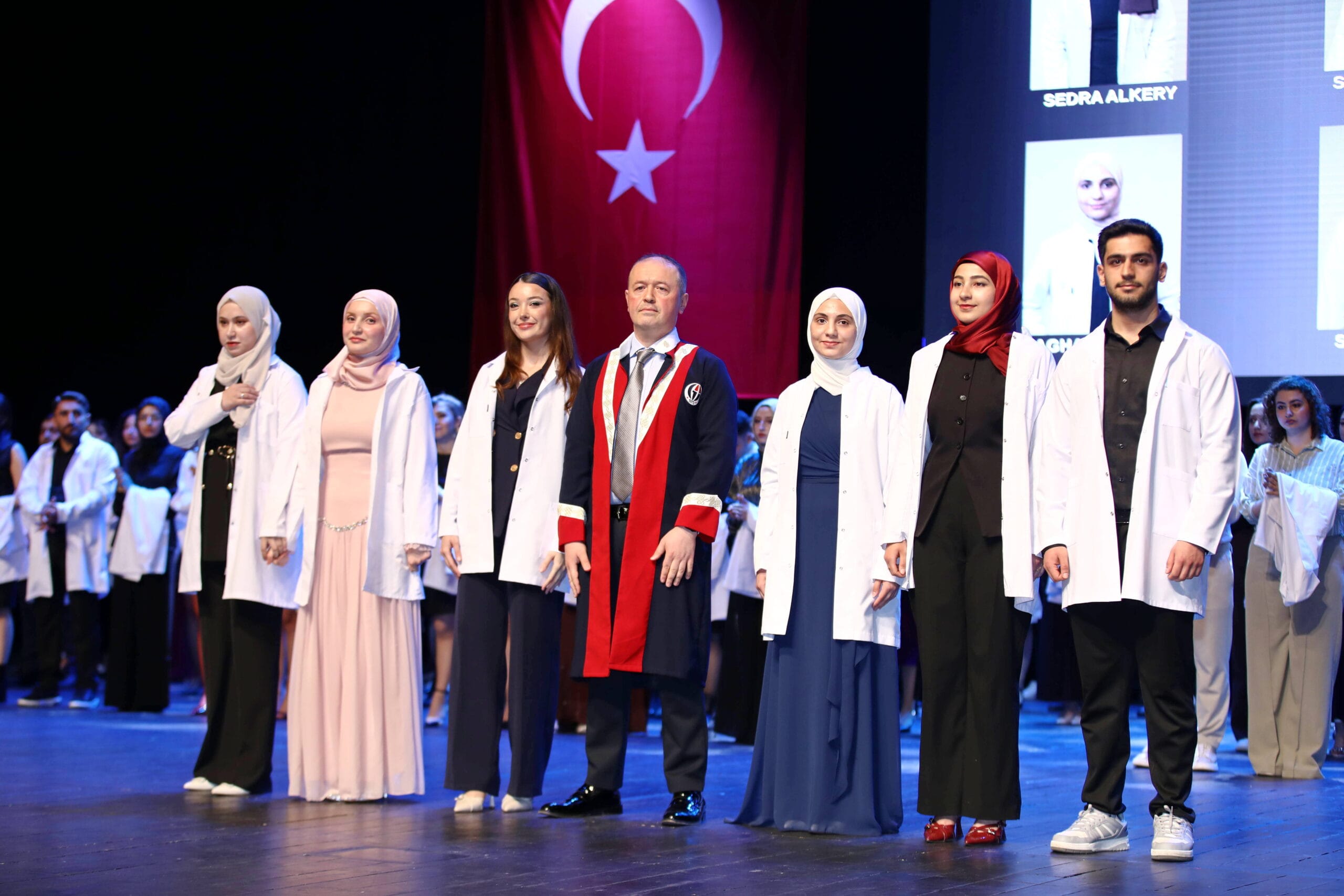 GAÜN DİŞ HEKİMLİĞİ FAKÜLTESİ ÖĞRENCİLERİ BEYAZ ÖNLÜKLERİNİ GİYDİ