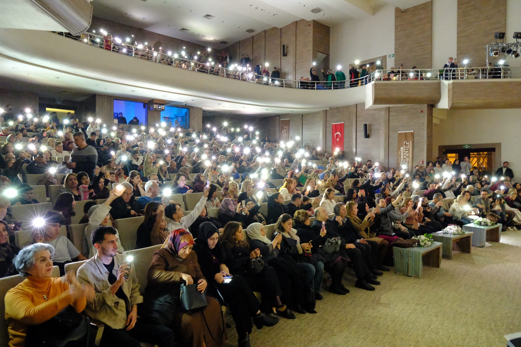 GAZİANTEP BÜYÜKŞEHİR’İN “USTALARA SAYGI” KONSERLERİ, FERDİ TAYFUR ŞARKILARIYLA DEVAM ETTİ