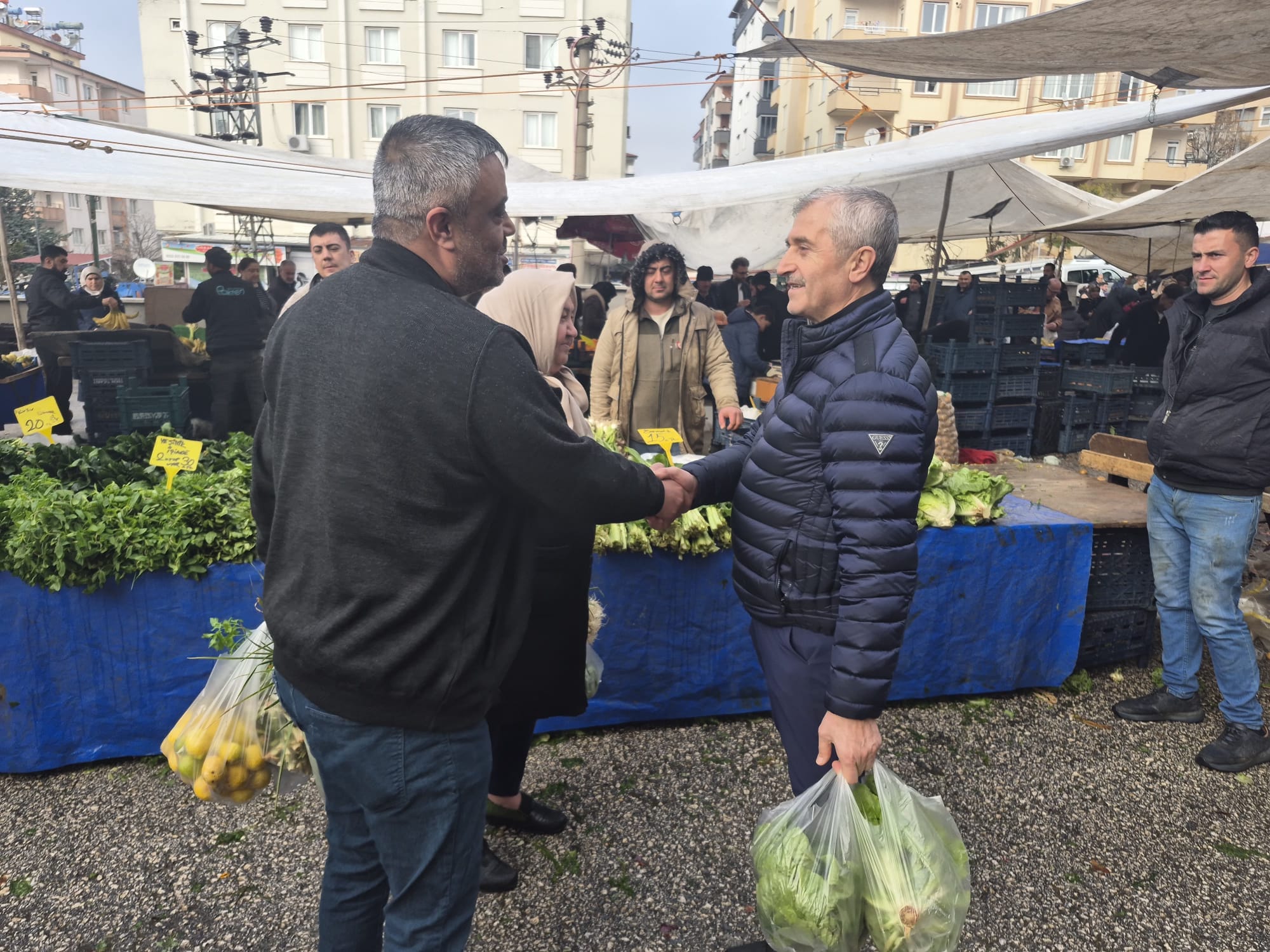 BAŞKAN TAHMAZOĞLU SEMT PAZARI ESNAFINI ZİYARET ETTİ 
