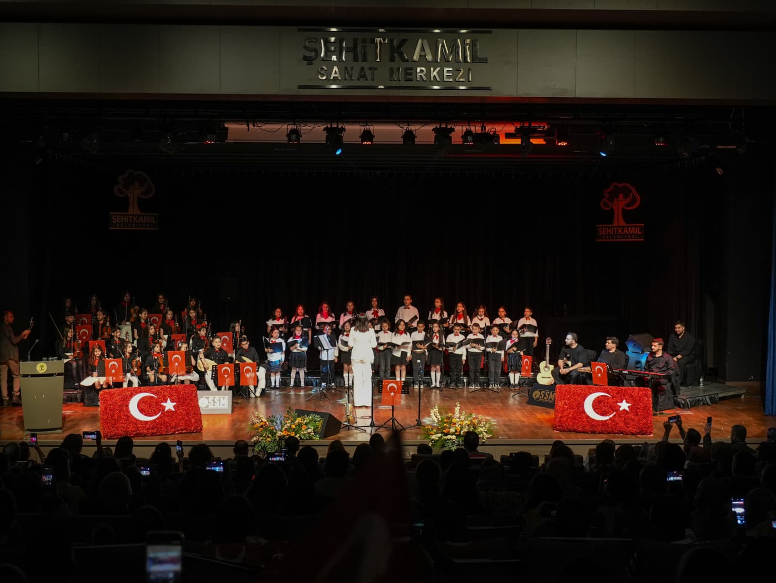 ŞEHİTKAMİL ÇOCUK ORKESTRASINDAN COŞKULU 19 MAYIS KONSERİ
