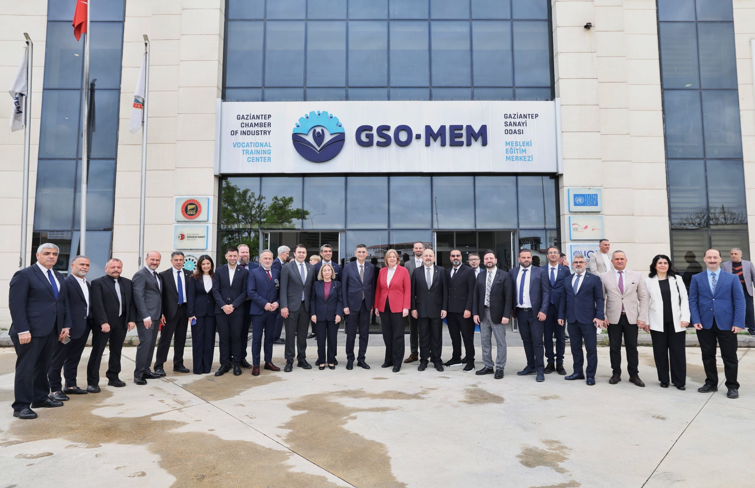 ALMANYA ÇALIŞMA VE SOSYAL İŞLER BAKANI BÄRBEL BAS’TAN GSOMEM VE MODEL FABRİKA’YA ZİYARET
