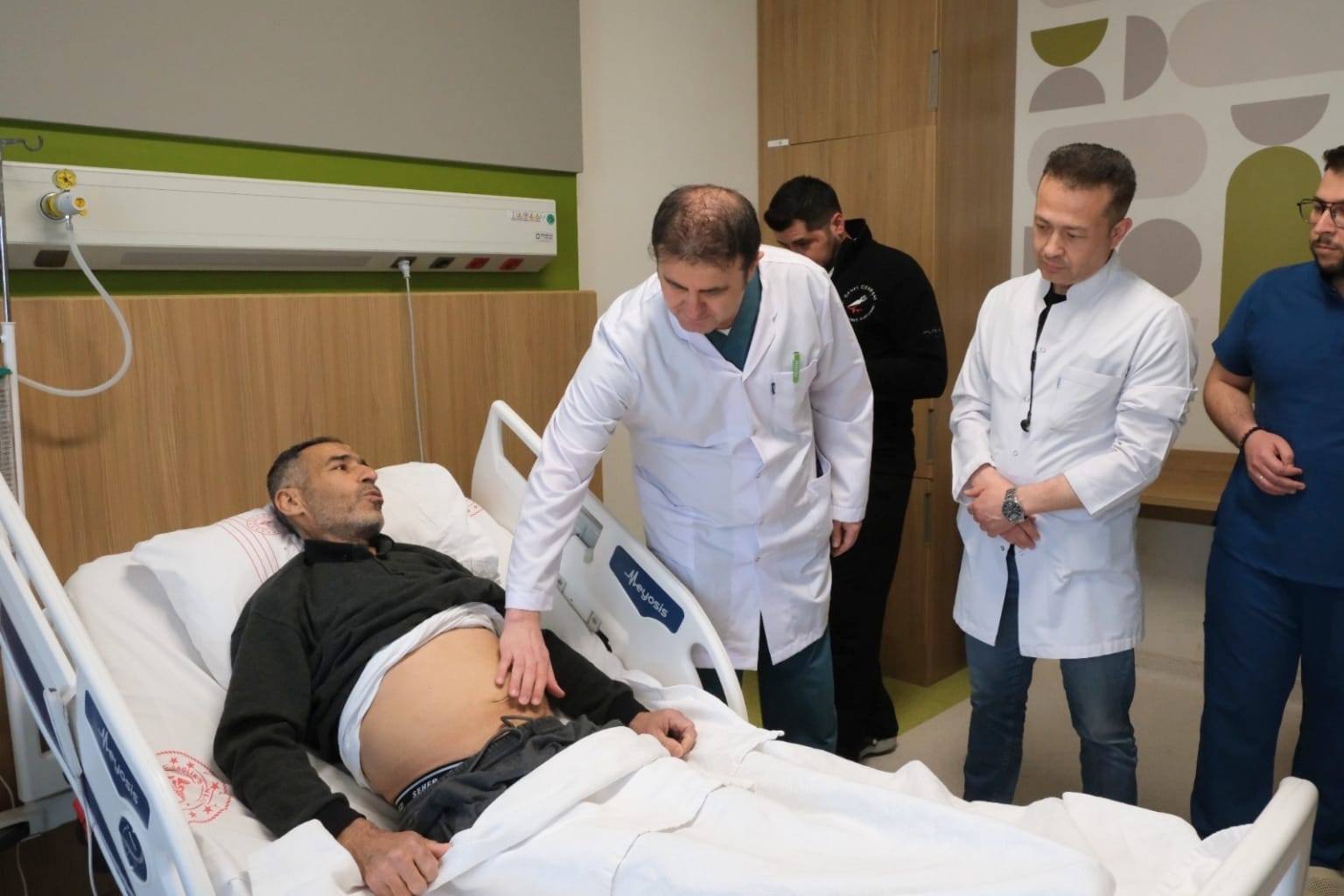 Gaziantep Şehir Hastanesi Gaziantep Şehir Hastanesi’nde Dev Böbreğe Hızlı Ve Başarılı Müdahale