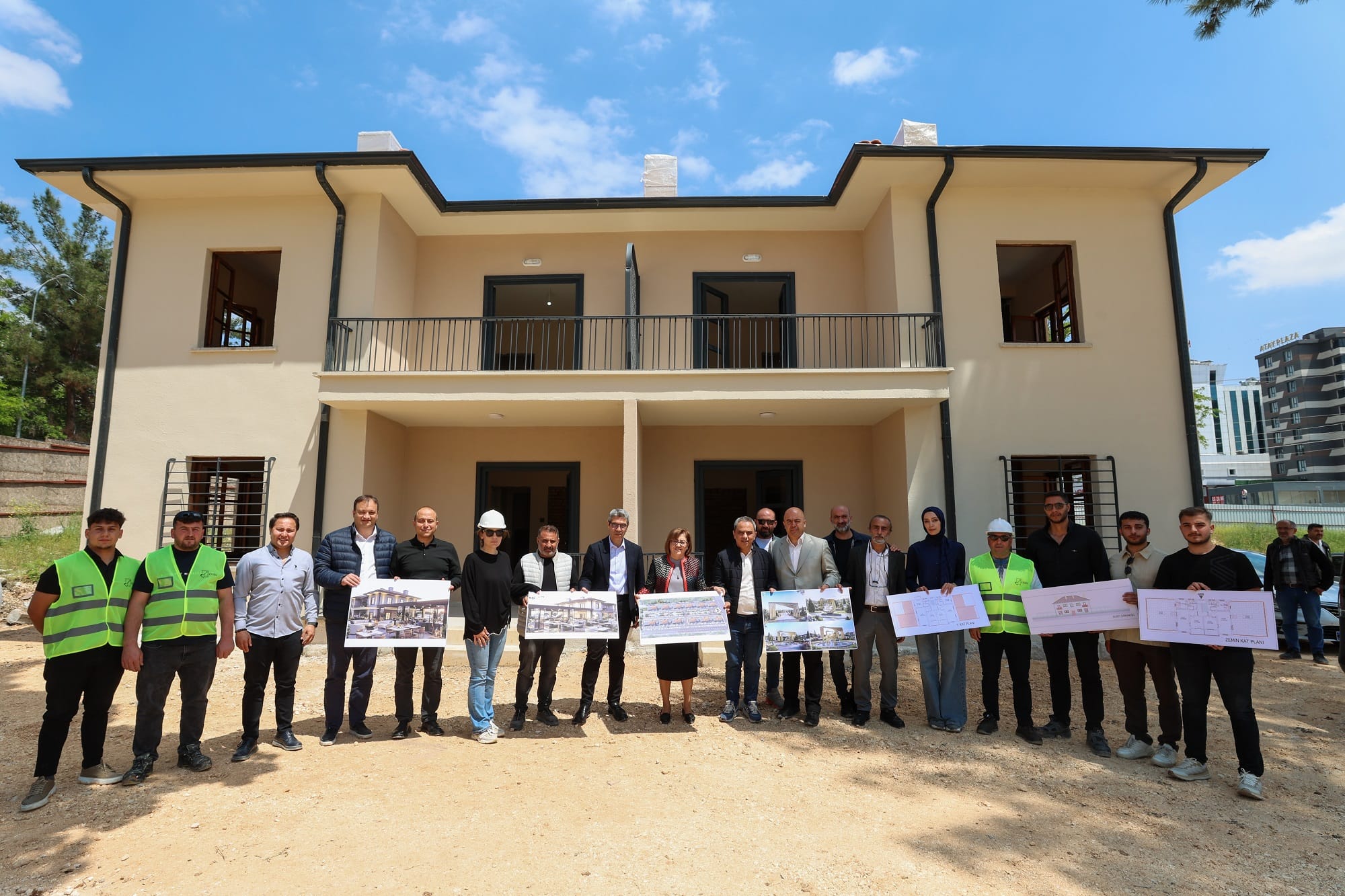 BAŞKAN ŞAHİN, TCDD LOJMANLARININ RESTORASYON ÇALIŞMALARINI İNCELEDİ
