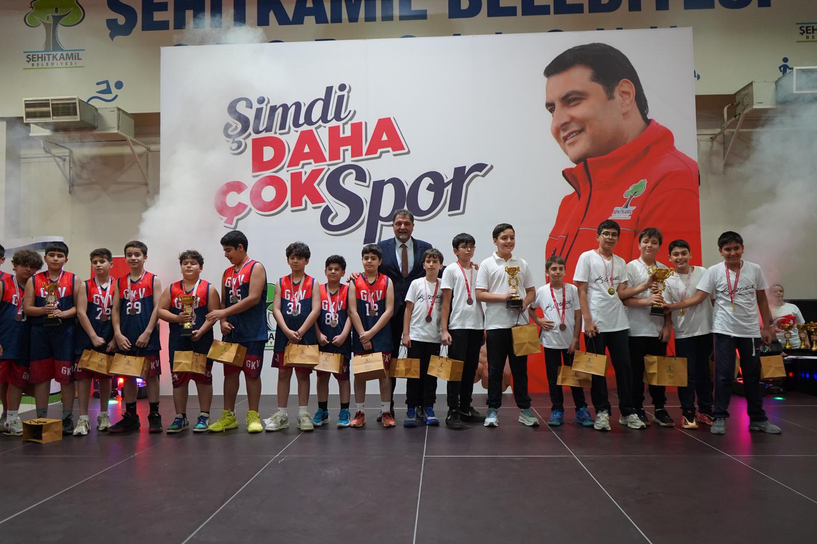 ŞEHİTKAMİL’DE 2. KÜME SPORTİF MÜSABAKALARI COŞKUSU ÖDÜL TÖRENİYLE TAÇLANDI