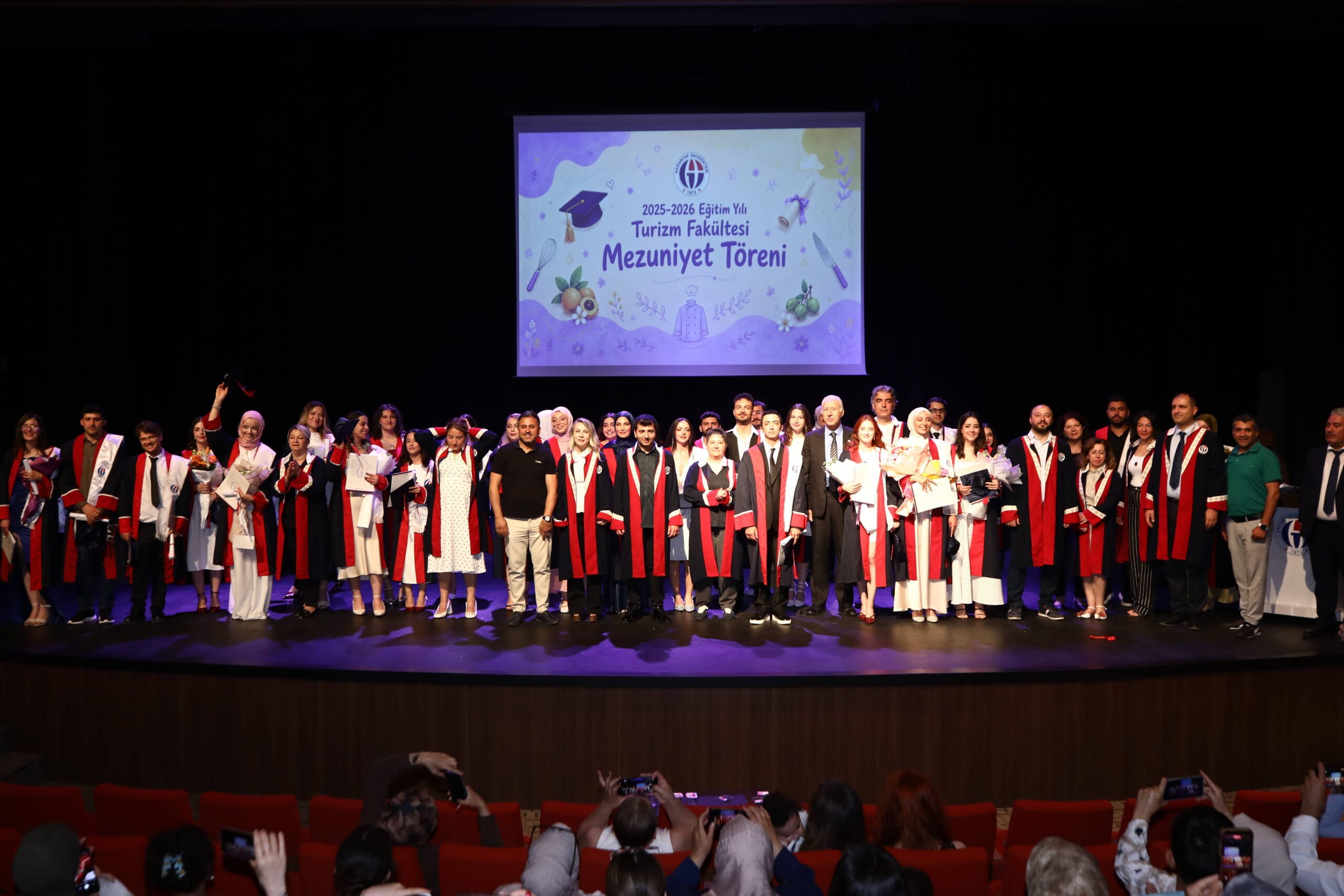 GAÜN TURİZM FAKÜLTESİ MEZUNİYET TÖRENİ COŞKUYLA GERÇEKLEŞTİRİLDİ