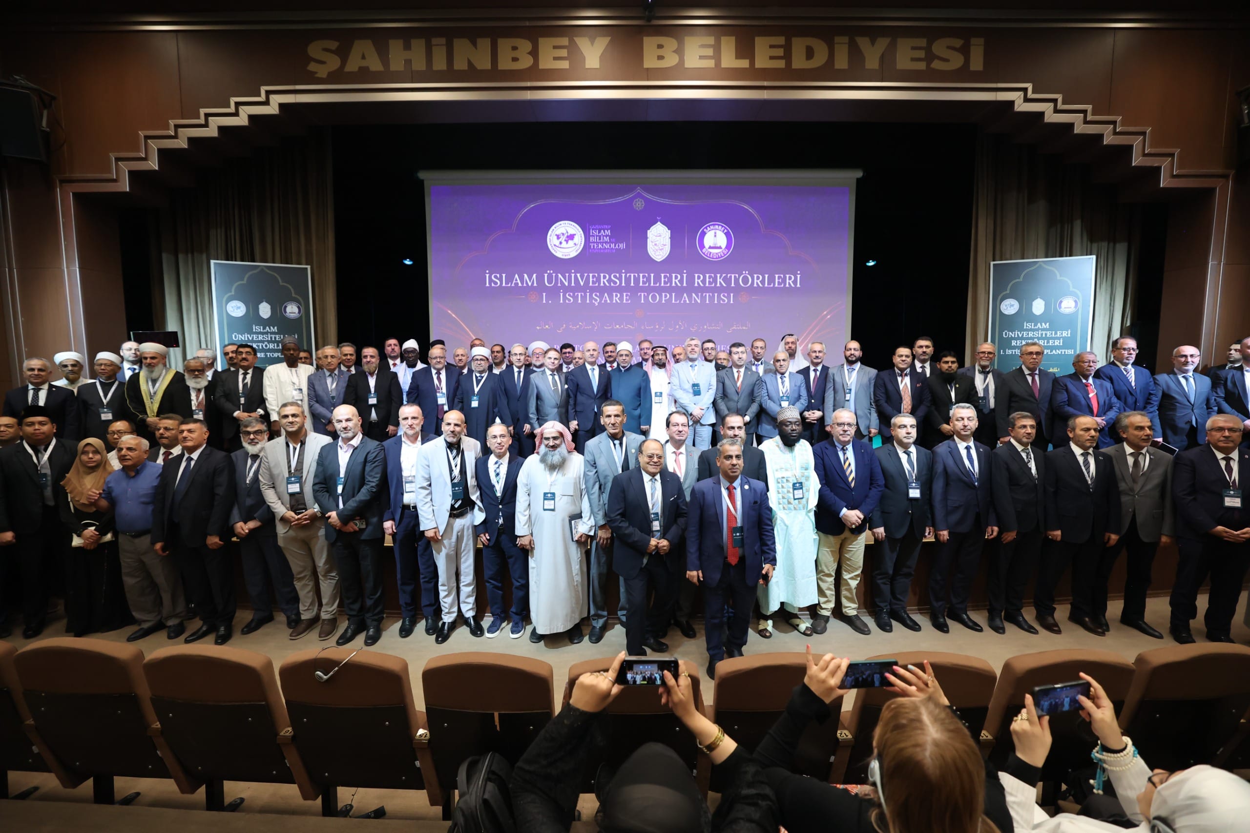 İSLAM DÜNYASI ÜNİVERSİTELERİNE İTTİFAK ÇAĞRISI