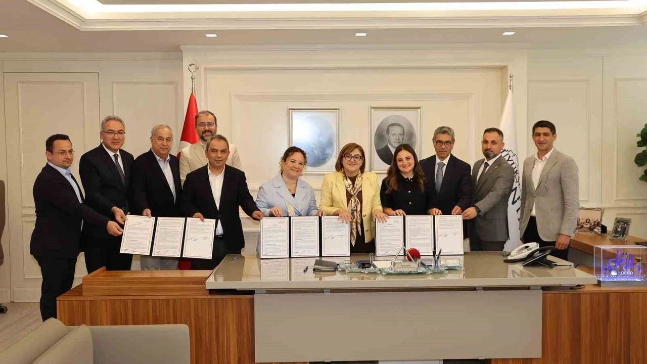BÜYÜKŞEHİR, TADIM, İPEK YÜCEL SANAT VE EĞİTİM MERKEZİ BİNASI YAPIMI İÇİN PROTOKOL İMZALADI