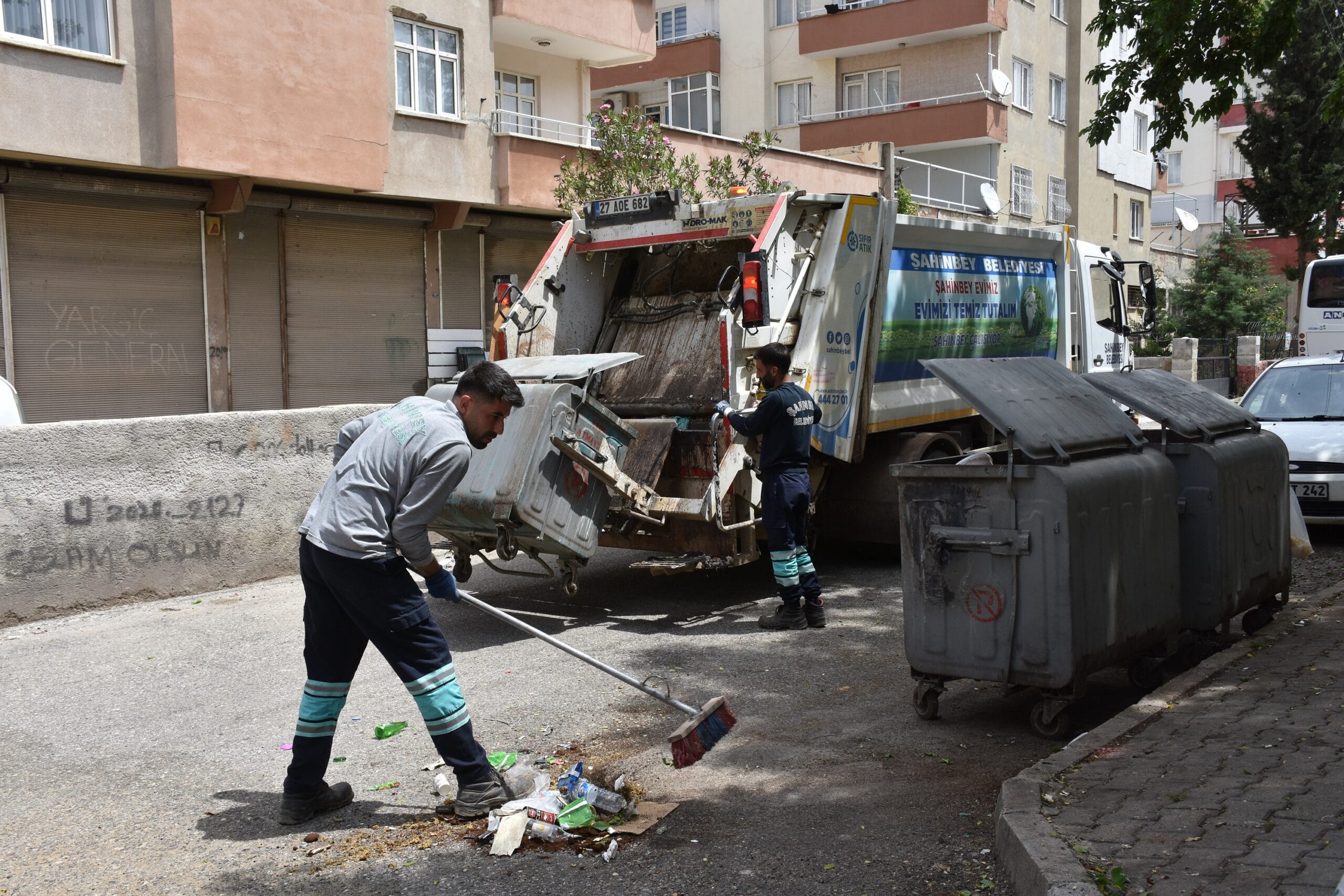 ŞAHİNBEY BELEDİYESİ TEMİZLİK İŞLERİ EKİPLERİ BAYRAM BOYUNCA GÖREV BAŞINDAYDI