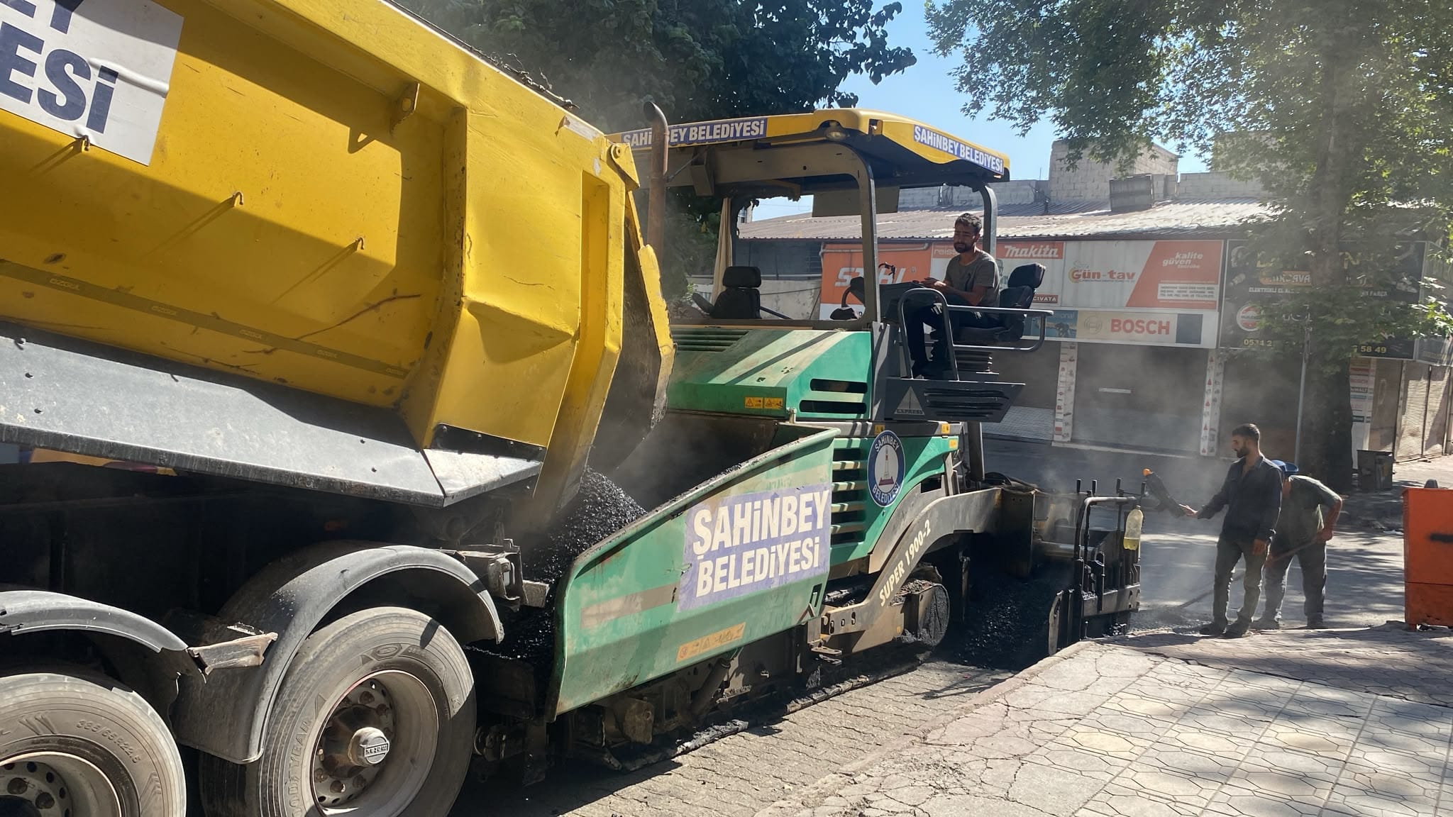 ŞAHİNBEY’DE ASFALT ÇALIŞMALARI ARALIKSIZ SÜRÜYOR