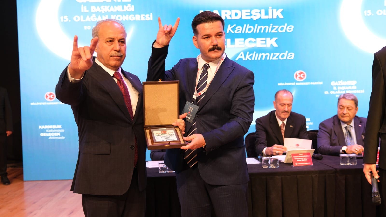MHP GAZİANTEP İL KONGRESİ’NDE DUYGU DOLU ANLAR